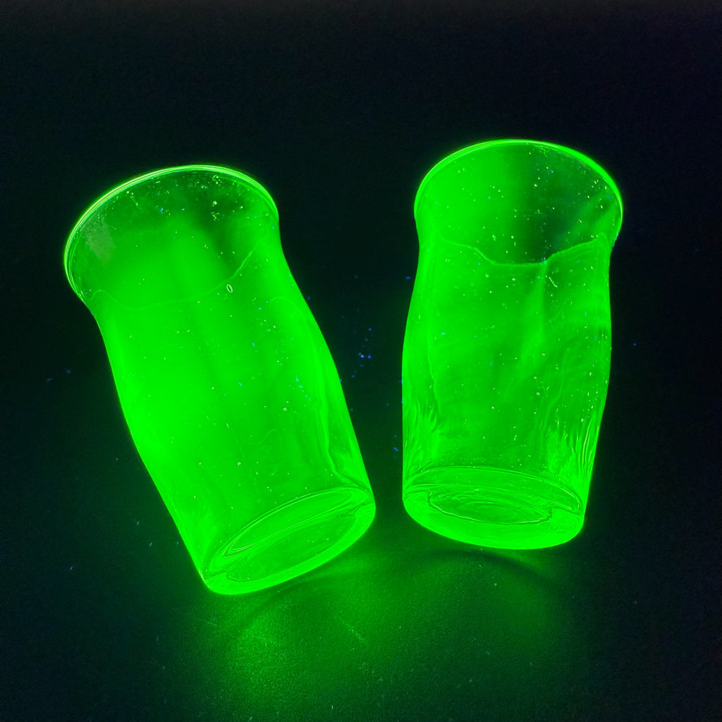 2 Uranglas Schnapsgläser | Vintage Vaseline Glass | Fluoreszierend unter UV-Licht | Handgearbeitet | 6 cm Showroom Ansbach