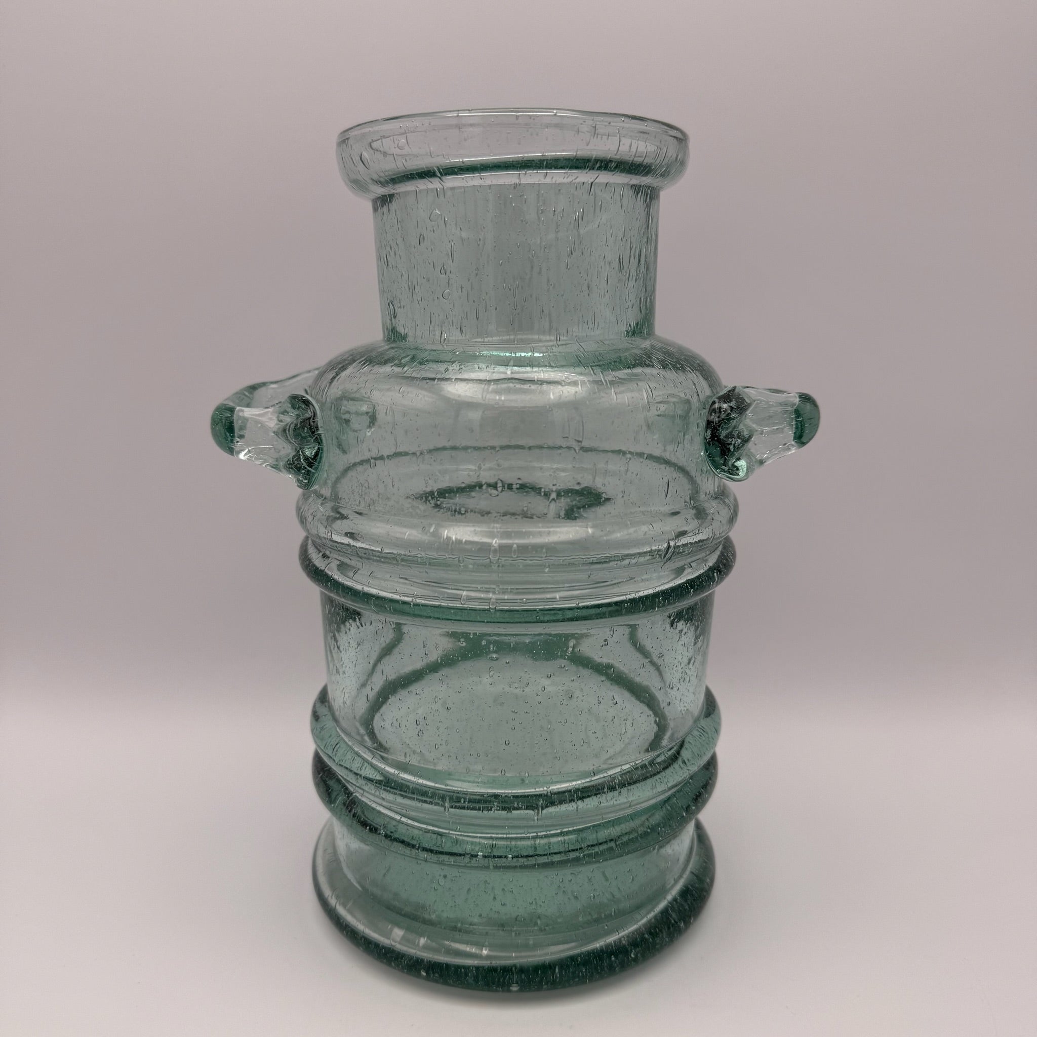 Schwere Vintage Glasvase mit 2 Henkeln I Mundgeblasen I Amphorenform Mid-Century Kunstglas I Makellos 21 cm Showroom Ansbach