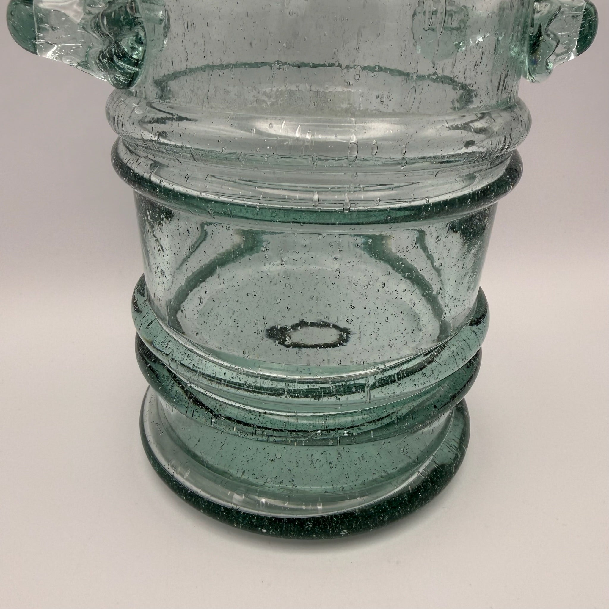 Schwere Vintage Glasvase mit 2 Henkeln I Mundgeblasen I Amphorenform Mid-Century Kunstglas I Makellos 21 cm Showroom Ansbach