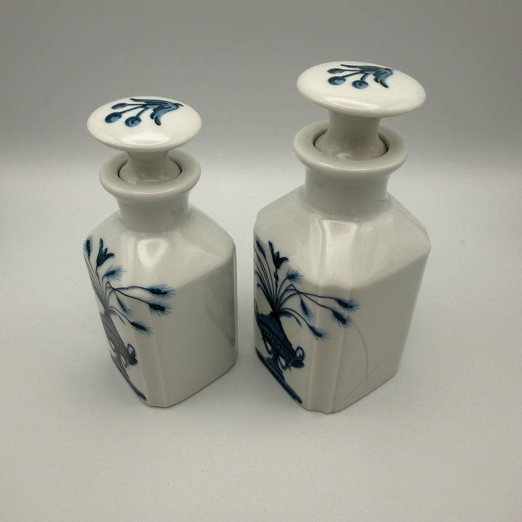 3tlg Porcelaine de Paris Badezimmer Set I Dekor Lamballe Schwanen-Motiv I Flakons & Deckeldose Frankreich 1970er Porcelaine de Paris