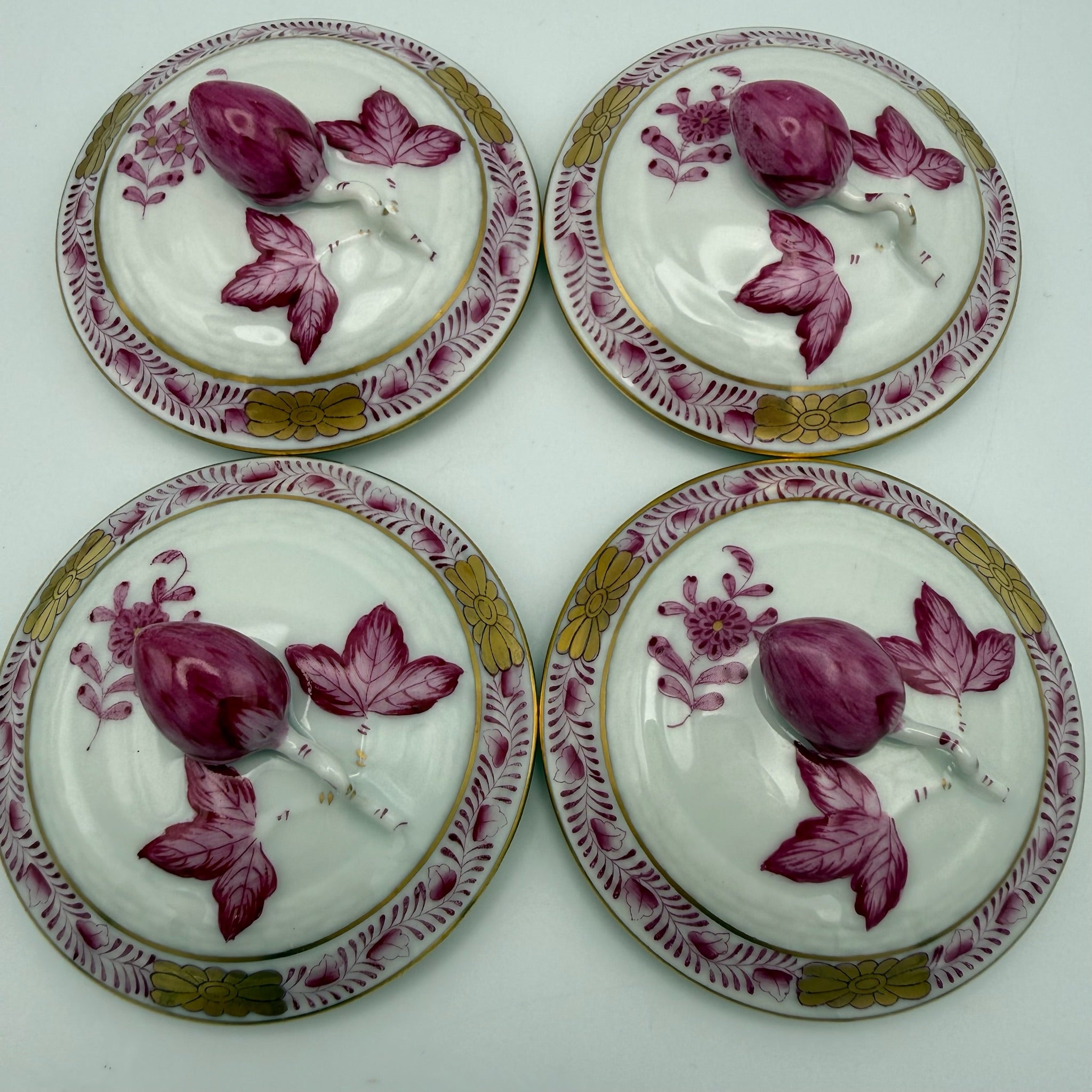 4er Set Herend Schokoladentassen mit Deckel I Apponyi Purpur I Handgemalt Rosenknauf Goldstaffage I Seltene Crème-Töpfen Herend