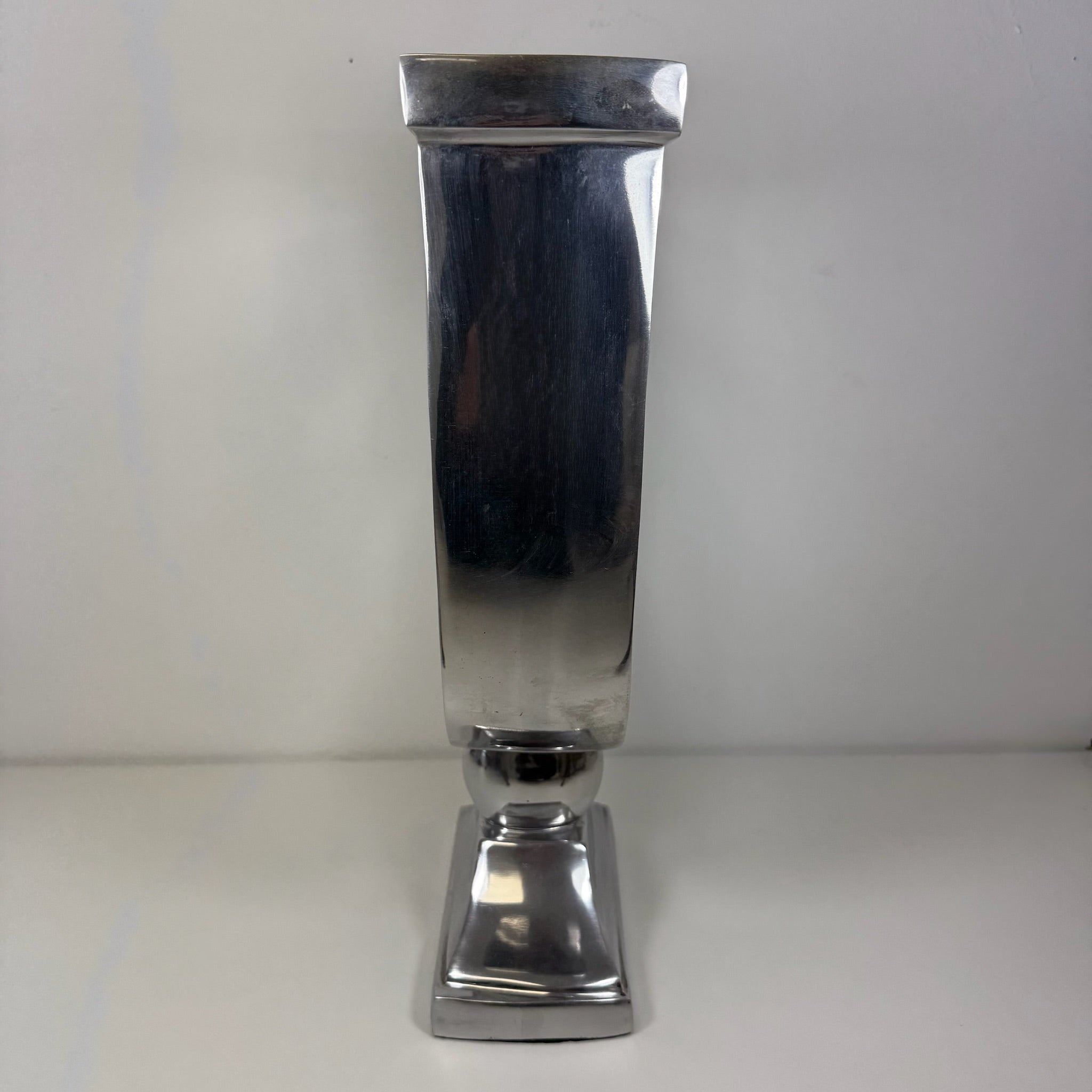 Loberon XL Aluminium Vase San José 37 cm I Massiver Aluminiumguss Silber Pokalvase I Modern Chateau Design Loberon
