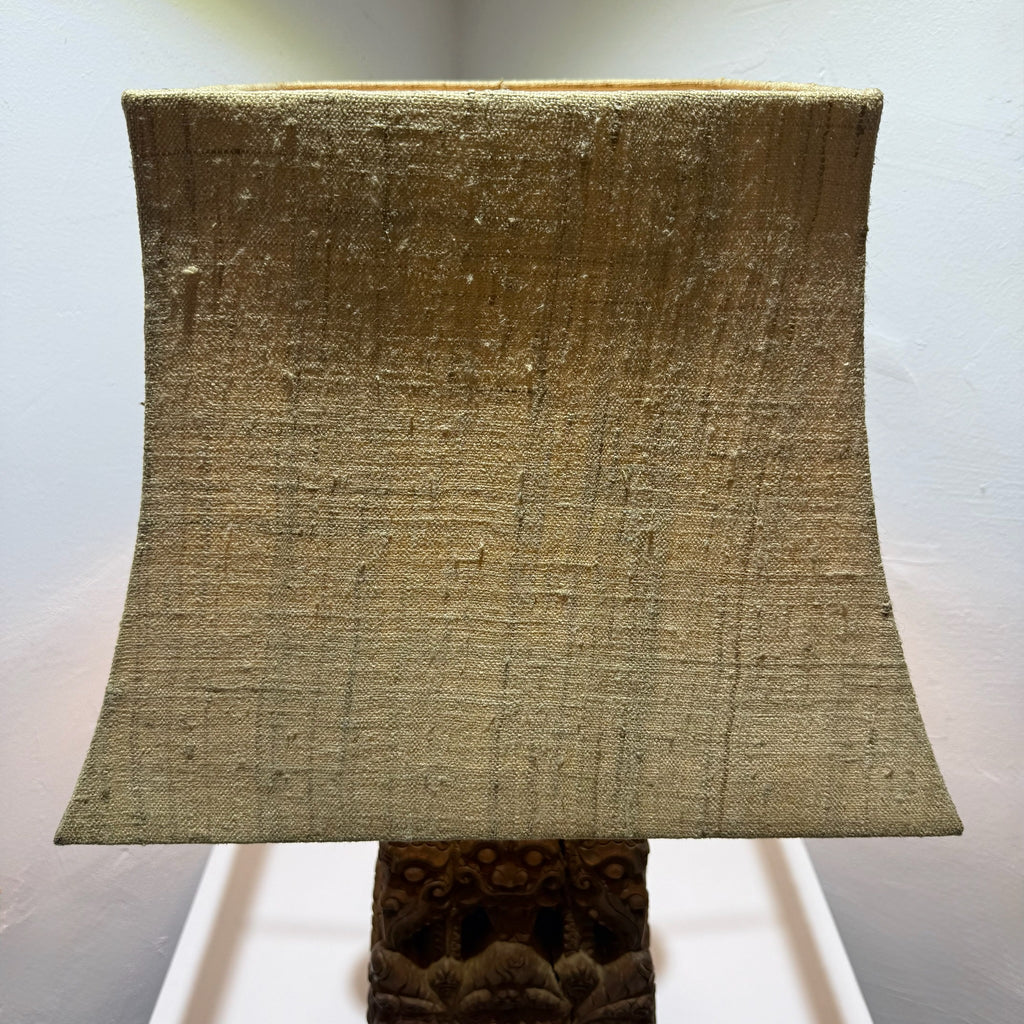 Große balinesische Tempellampe aus handgeschnitztem Hartholz – wahrscheinlich 19. Jahrhundert – monumentale Holzschnitzerei, 71 cm Showroom Ansbach