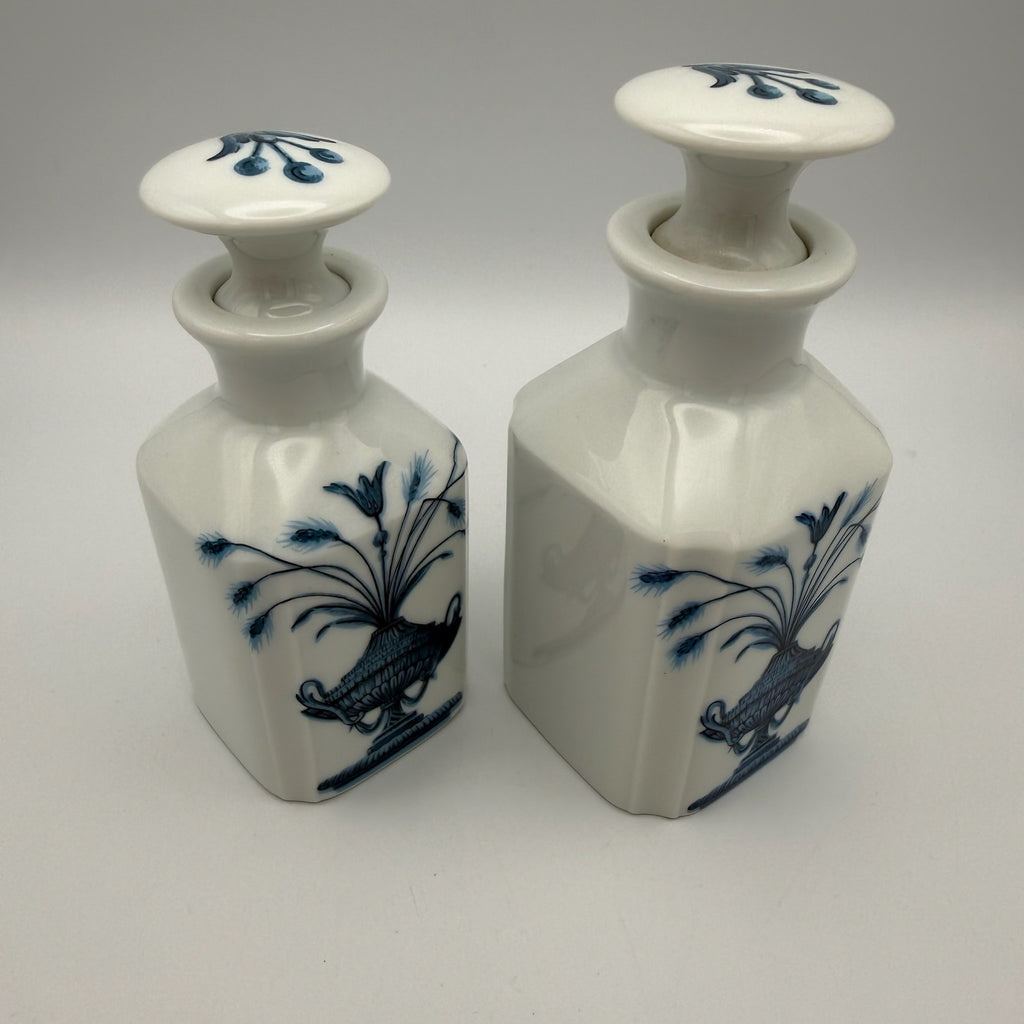 3tlg Porcelaine de Paris Badezimmer Set I Dekor Lamballe Schwanen-Motiv I Flakons & Deckeldose Frankreich 1970er Porcelaine de Paris
