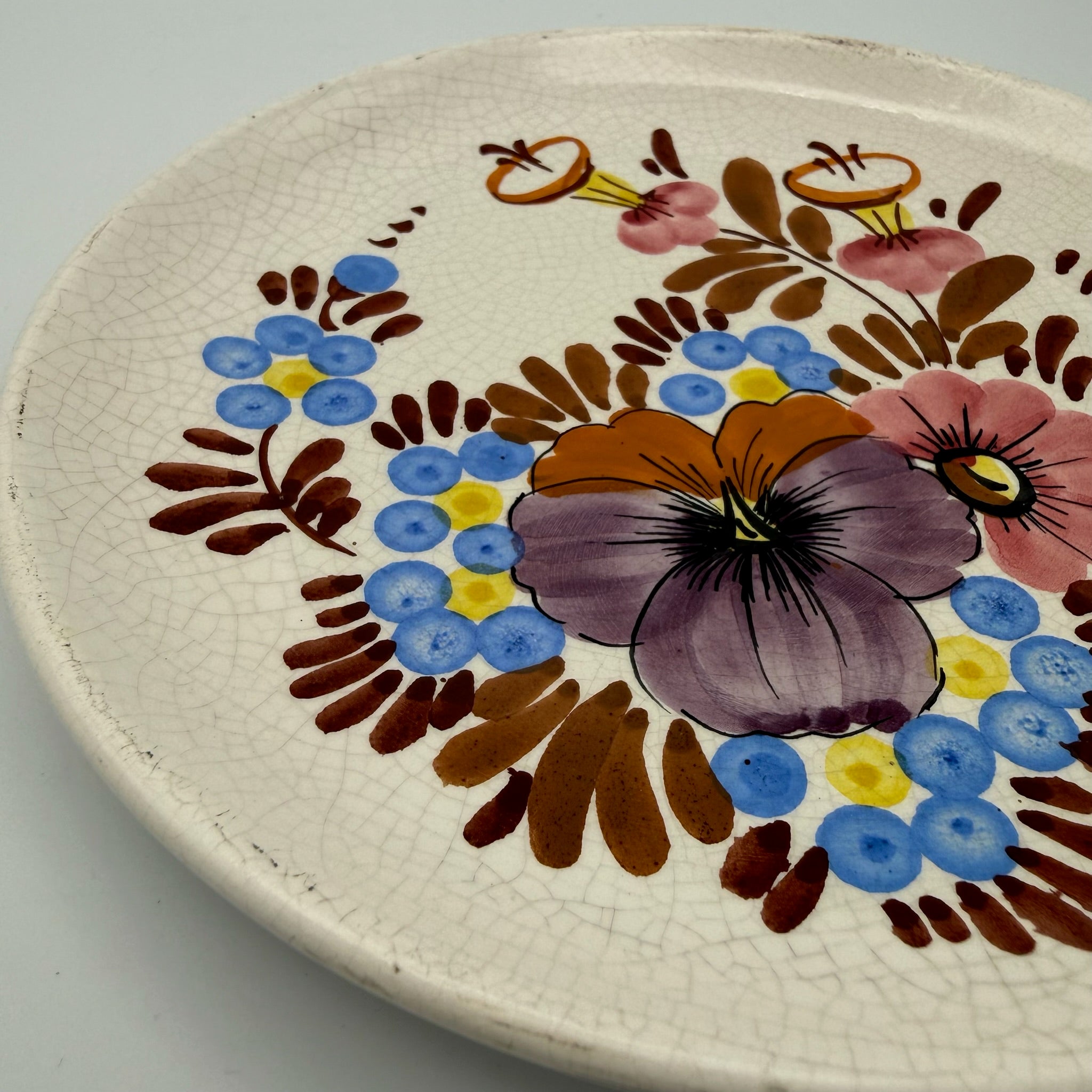 2er Set antike Bauernkeramik Teller I Handbemalt Steti I Stiefmütterchen Böhmen I Krakelee Shabby Chic Showroom Ansbach