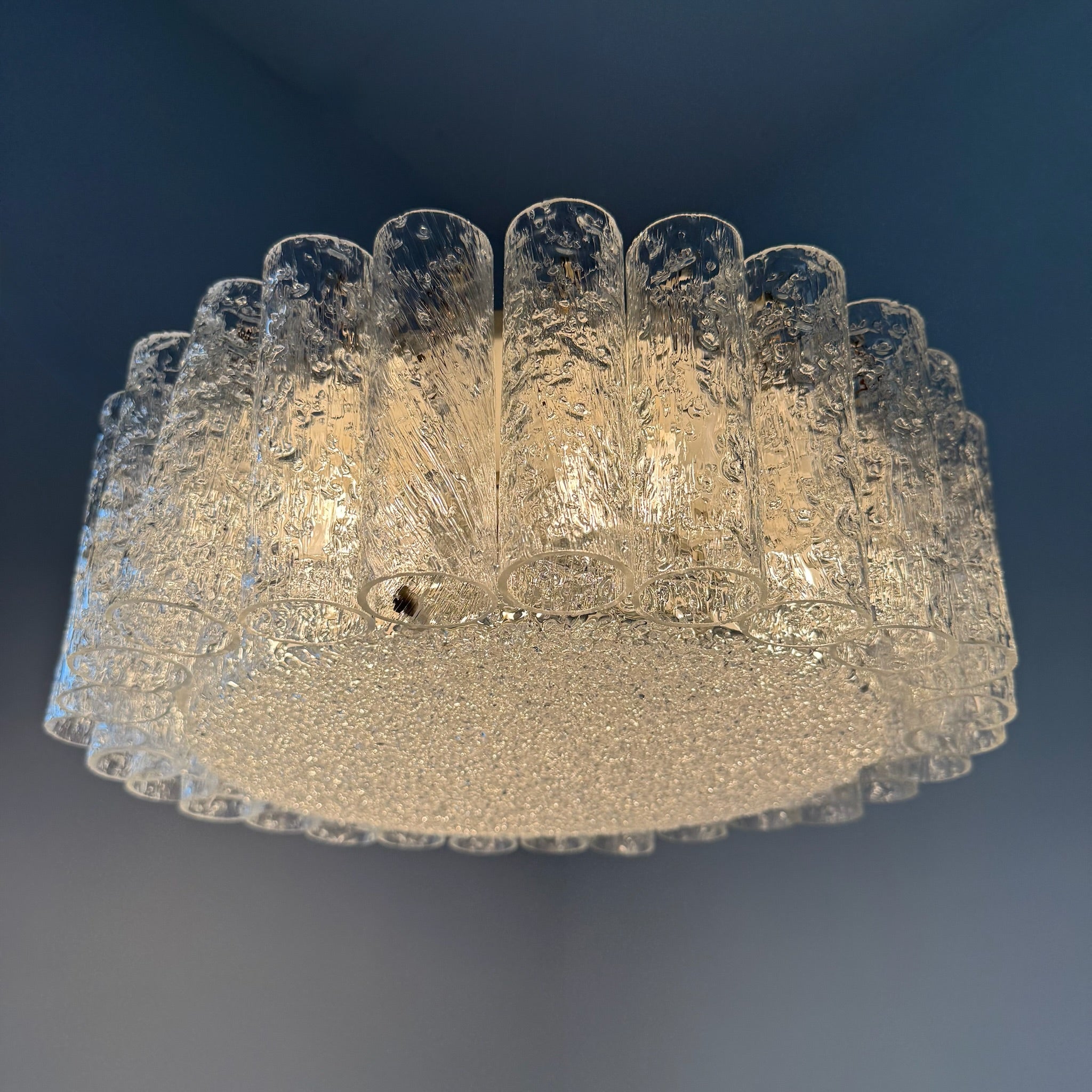 Kult Doria Leuchten Eisglas Plafonniere 40 cm I Monumentale Mid-Century Deckenlampe mit Glasröhren ca. 1960er Doria Leuchten