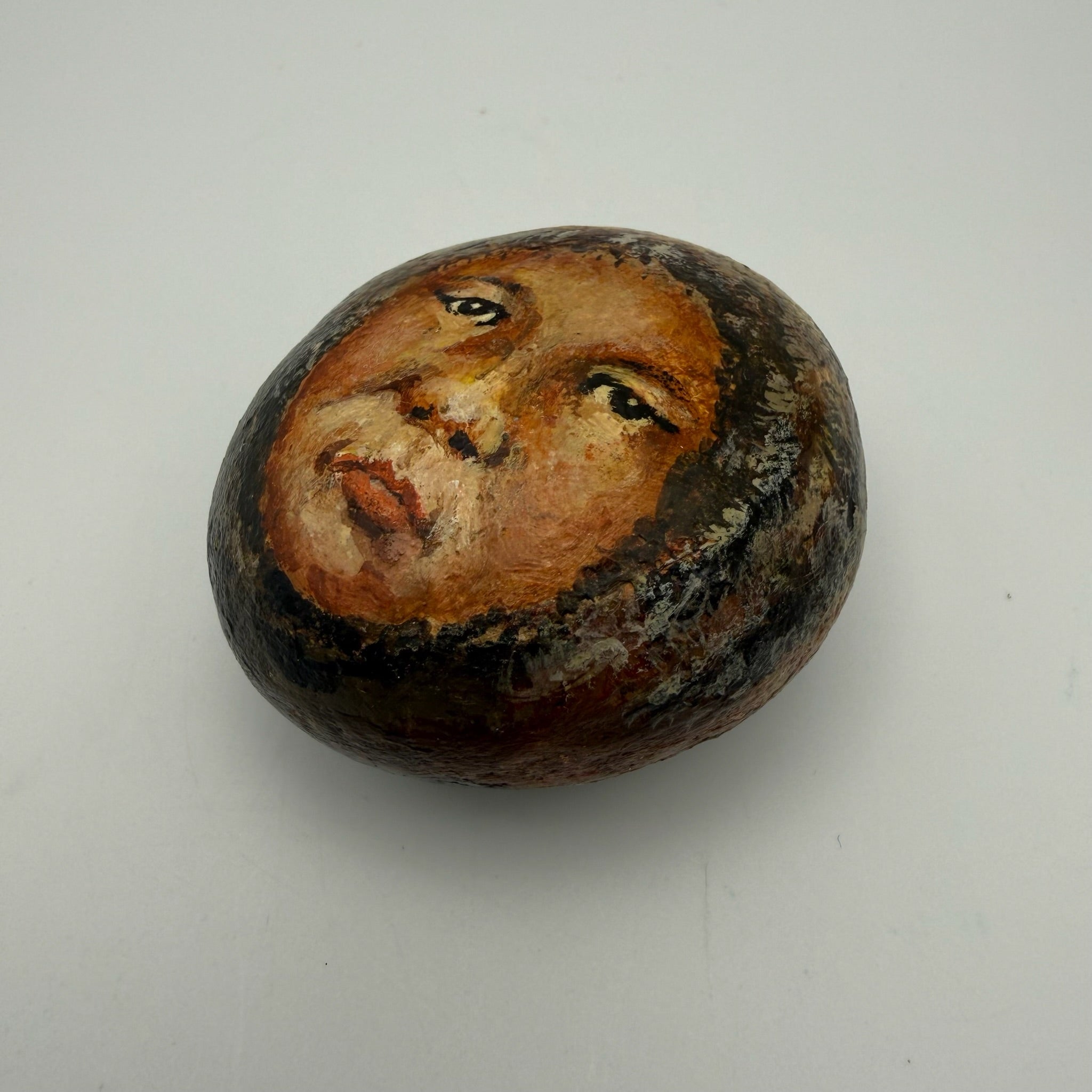 Original Inuit Kunst I Handbemalter Naturstein I Kanada I Handsigniert „Sarah“ I 5,6 cm Showroom Ansbach
