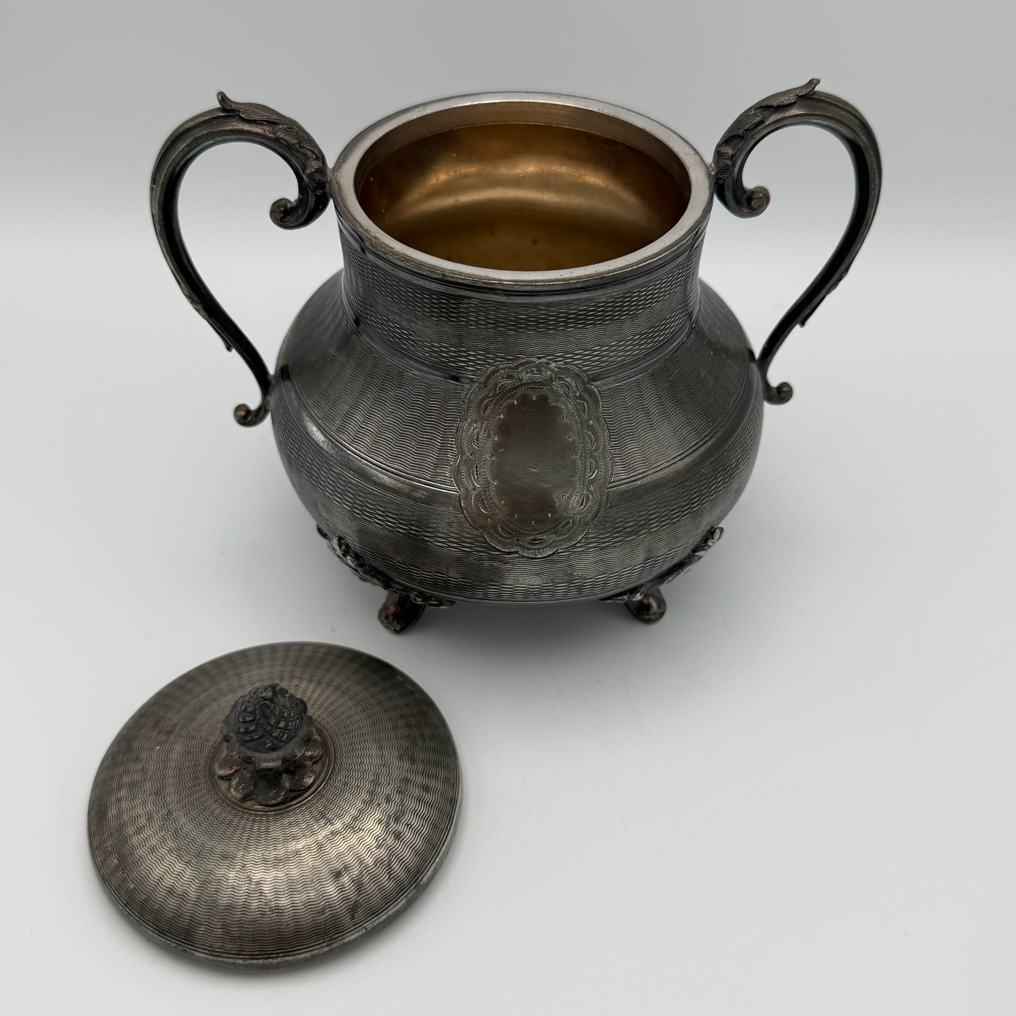 Antikes Prunk Set Teekanne & Zuckerdose I Grands Magasins du Louvre Paris I Versilbert um 1900 I Französischer Historismus Grands Magasins du Louvre, Rue de Marengo, Paris