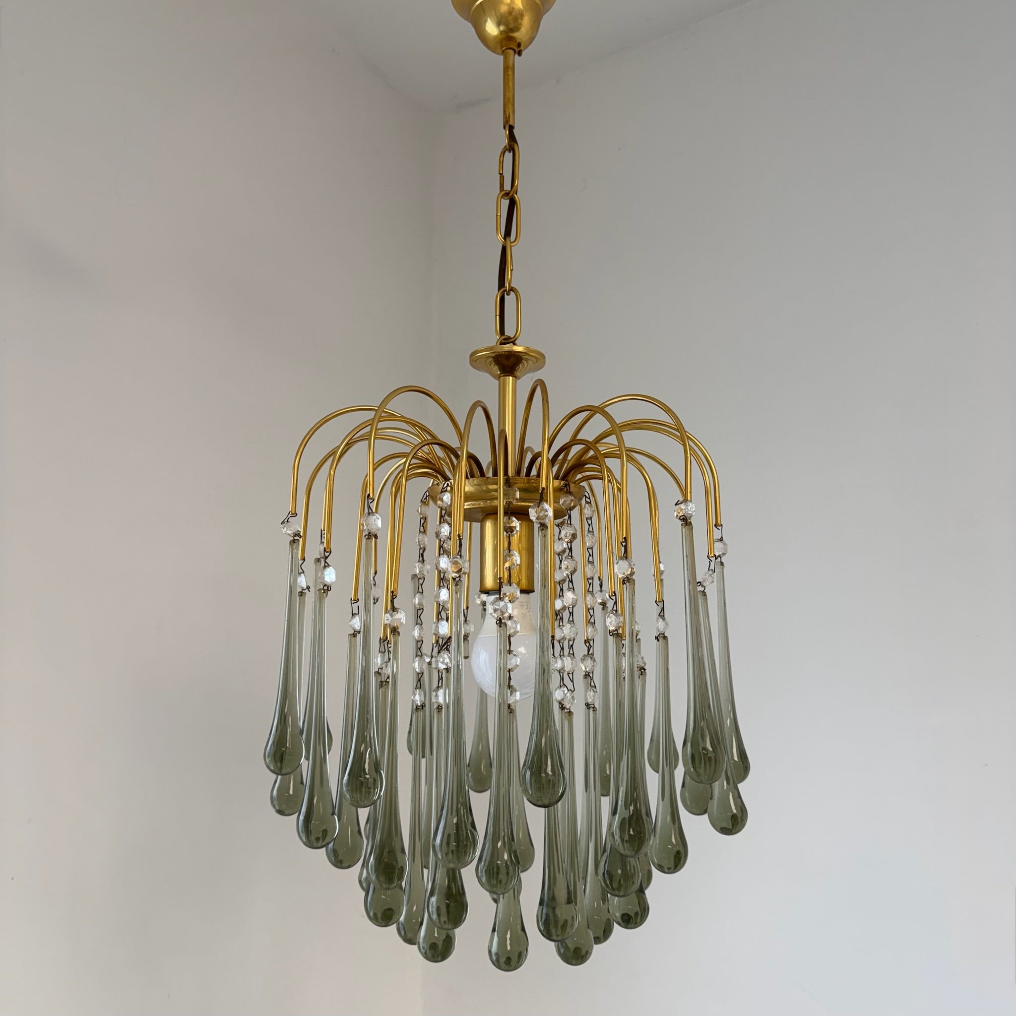 Kult Vistosi Murano XL Tropfenleuchte 1970er I 14 Karat Echtgold vergoldet I Rauchglas Grün-Grau Kaskaden-Kronleuchter 75 cm Murano