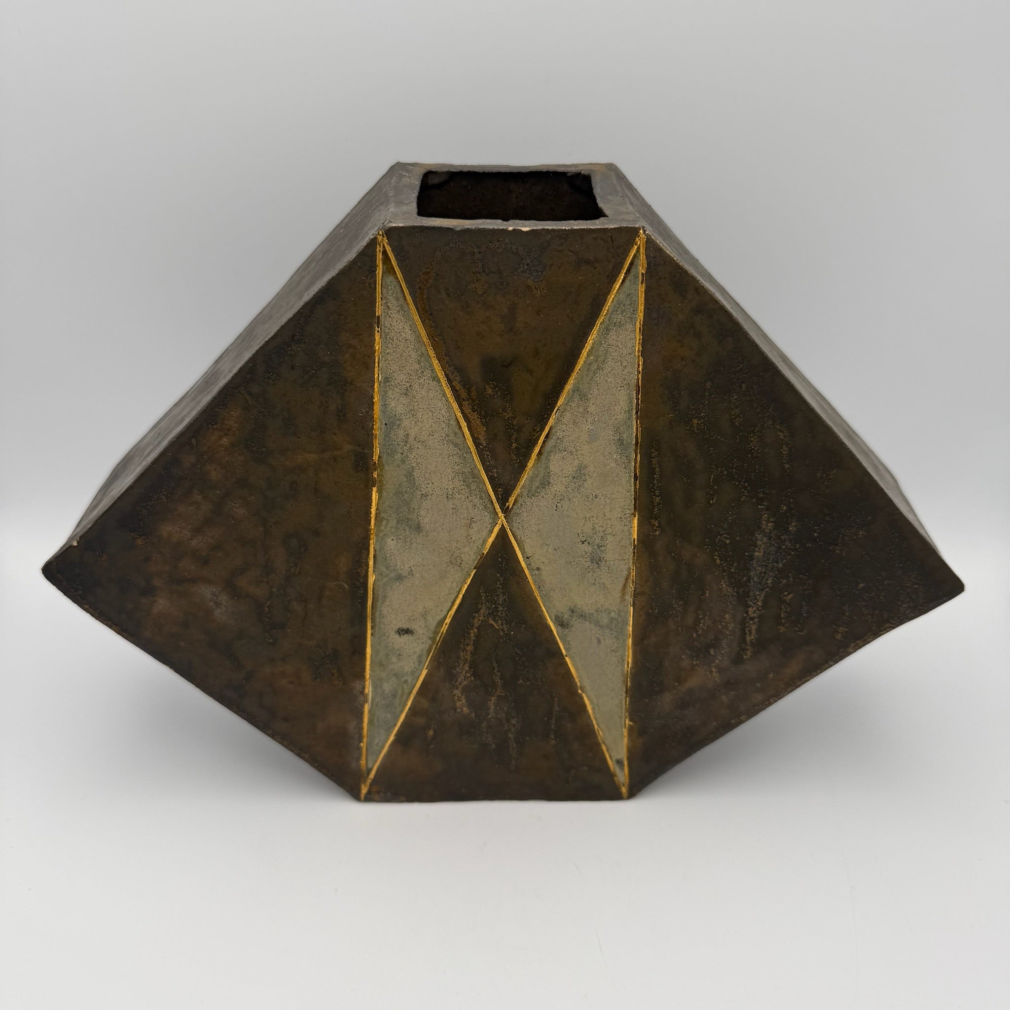 Karlsruher Majolika Art Déco Prunkvase 2193 I Geometrische Diamantform I Goldstaffage 1930er I Sammlerstück 28 cm Karlsruher Majolka