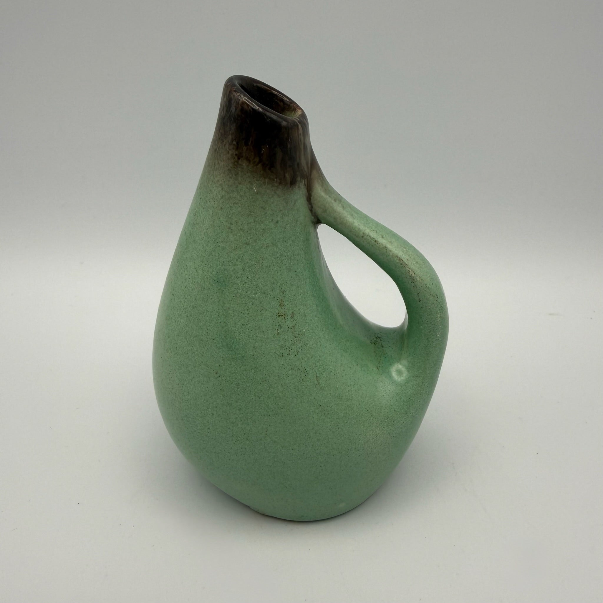 Mid-Century Henkelvase I Mintgrün & Braun I Organische Krugvase I West Germany 1950er 1960er I 10,5 cm Showroom Ansbach