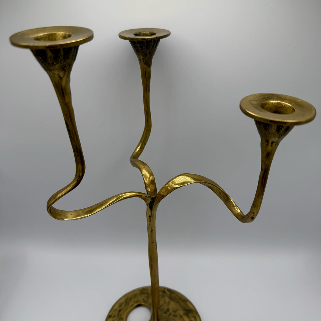 Kurt Jesch für Fratelli Tonini I Großer 3-flammiger Design Kerzenleuchter I Messing massiv I Italien 1960er I Unpolierter Originalzustand Kurt Jesch für Fratelli Tonini
