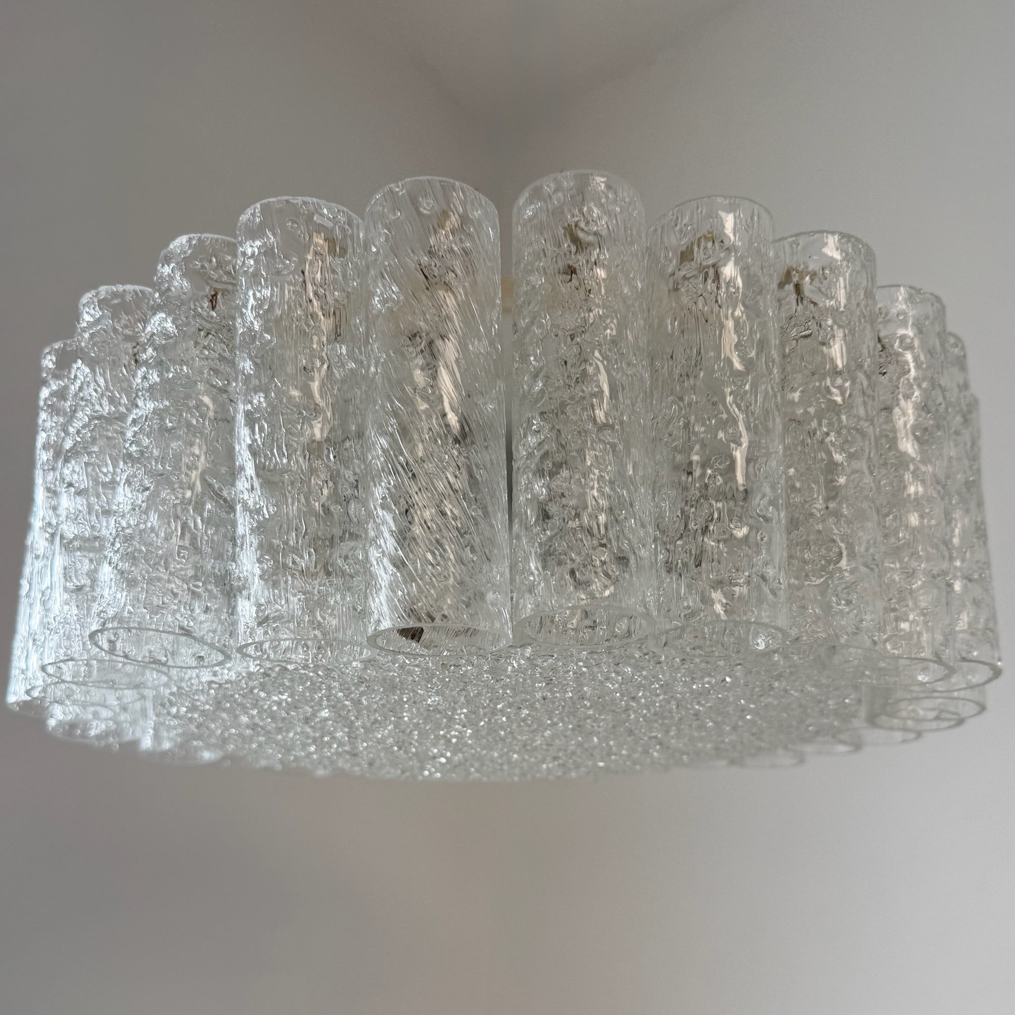 Kult Doria Leuchten Eisglas Plafonniere 40 cm I Monumentale Mid-Century Deckenlampe mit Glasröhren ca. 1960er Doria Leuchten