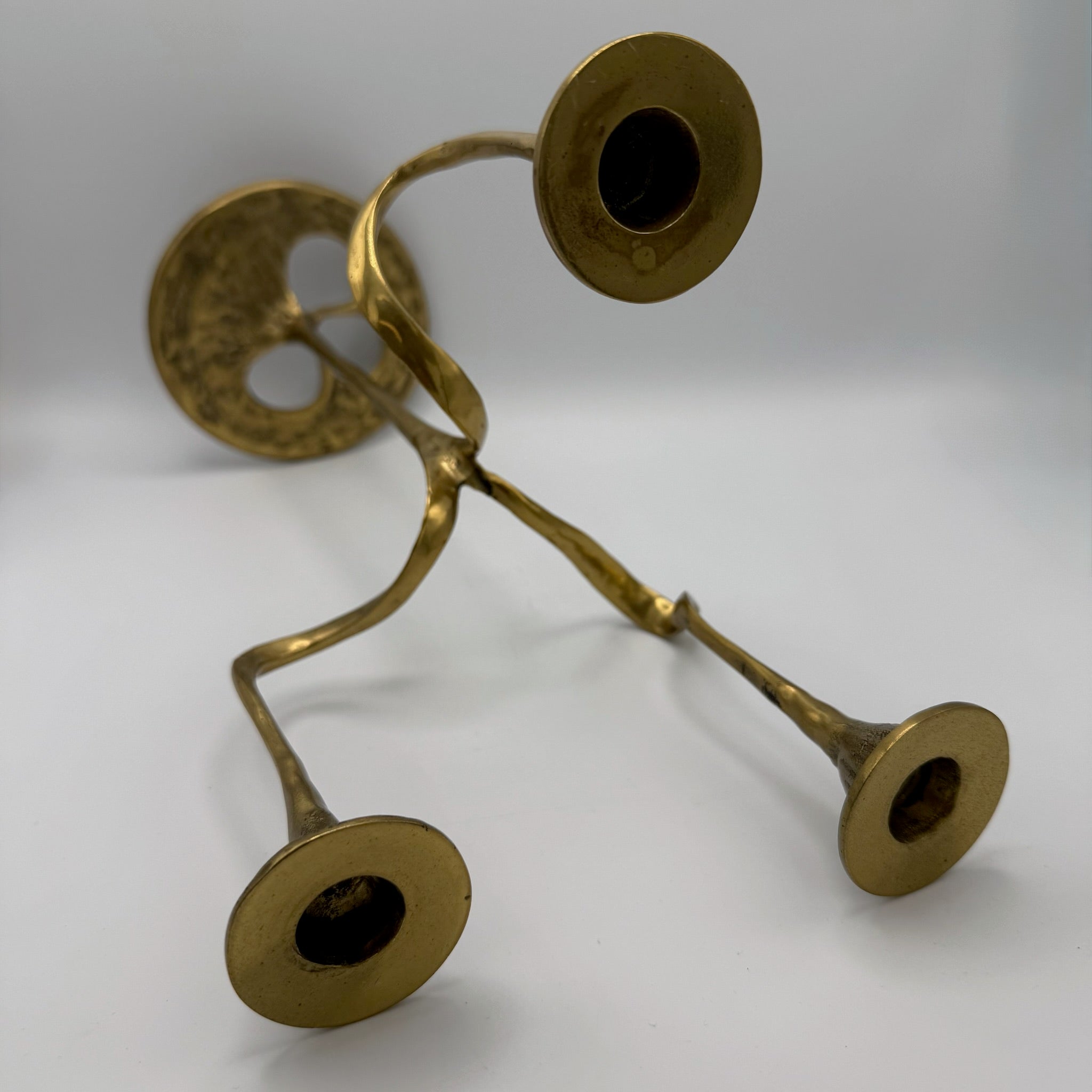 Kurt Jesch für Fratelli Tonini I Großer 3-flammiger Design Kerzenleuchter I Messing massiv I Italien 1960er I Unpolierter Originalzustand Kurt Jesch für Fratelli Tonini