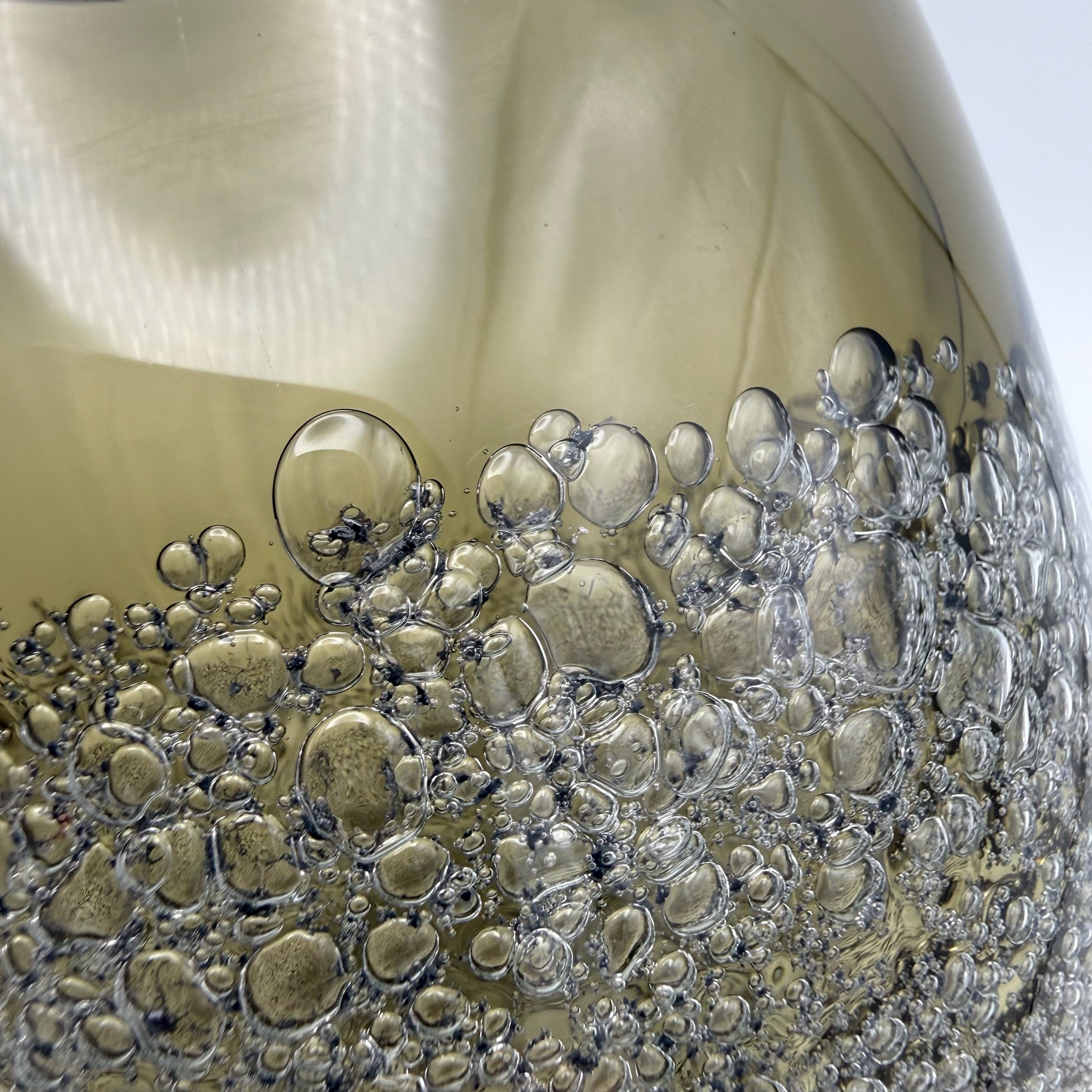Schwere Kunstglas Vase 15 cm I Rauchglas mit dichten Lufteinschlüssen I Mid-Century Schaumglas Vintage Showroom Ansbach