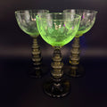 3 Uranglas Römergläser mit Weinlaub Gravur | Uranium Glass | Grüner Nodus-Schaft | Vintage Weingläser | 18 cm Showroom Ansbach