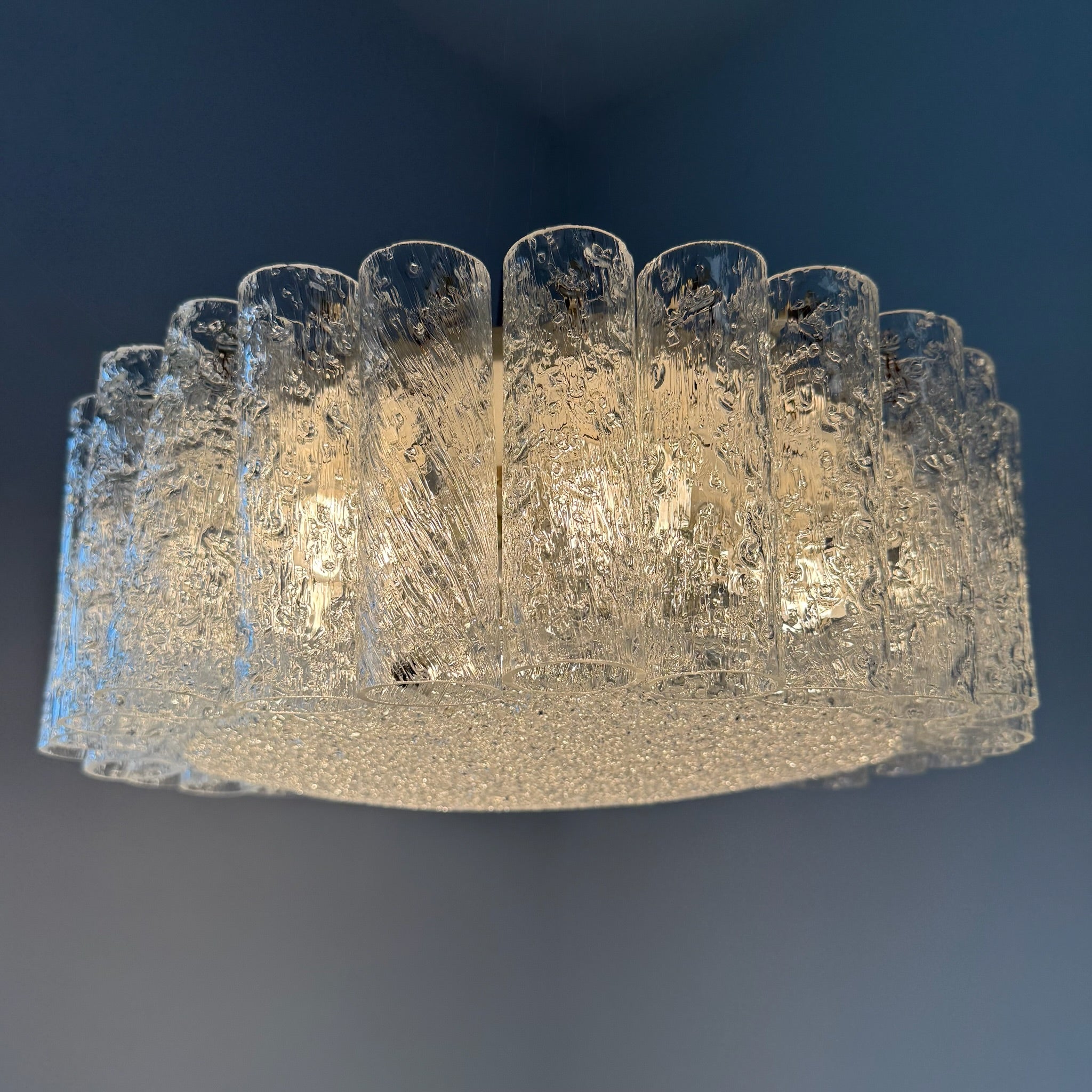 Kult Doria Leuchten Eisglas Plafonniere 40 cm I Monumentale Mid-Century Deckenlampe mit Glasröhren ca. 1960er Doria Leuchten