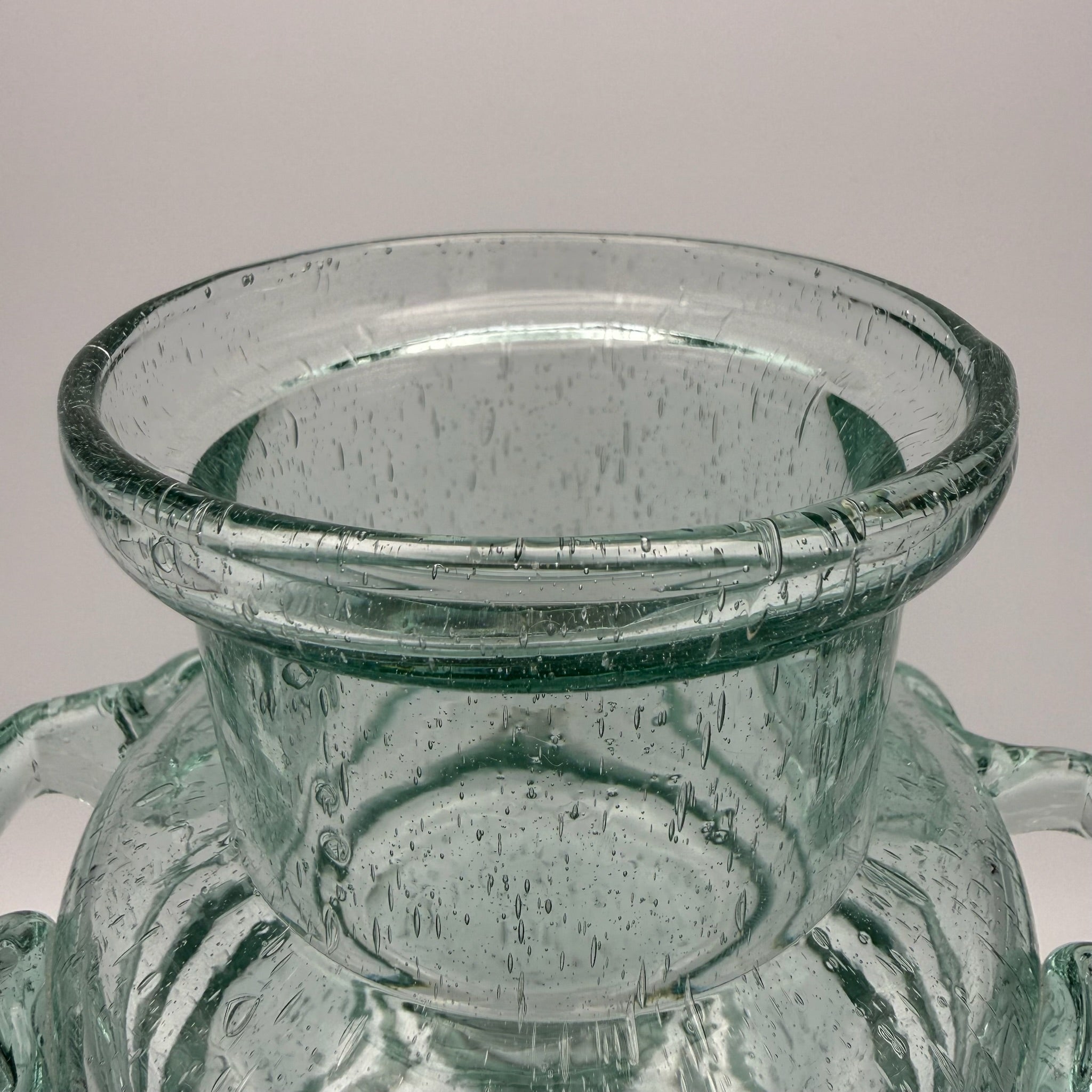 Schwere Vintage Glasvase mit 2 Henkeln I Mundgeblasen I Amphorenform Mid-Century Kunstglas I Makellos 21 cm Showroom Ansbach