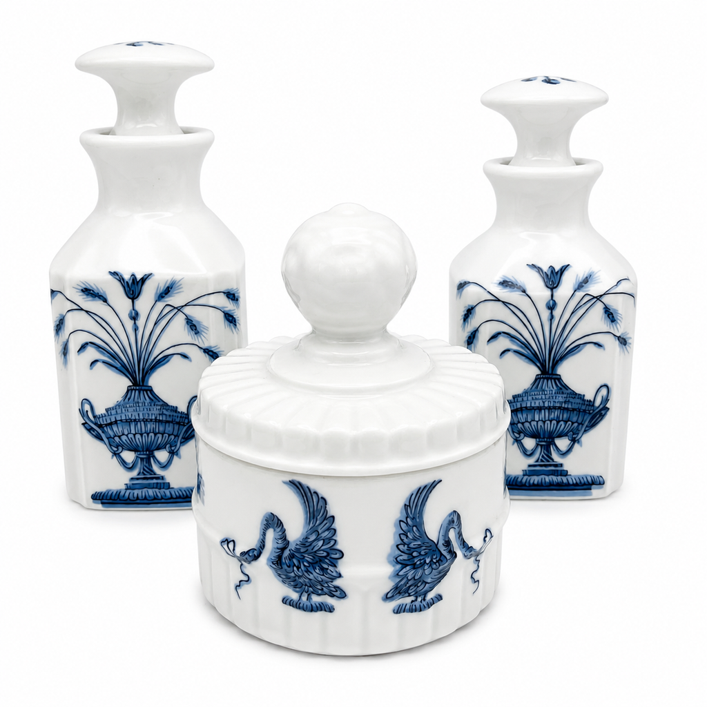 3tlg Porcelaine de Paris Badezimmer Set I Dekor Lamballe Schwanen-Motiv I Flakons & Deckeldose Frankreich 1970er Porcelaine de Paris