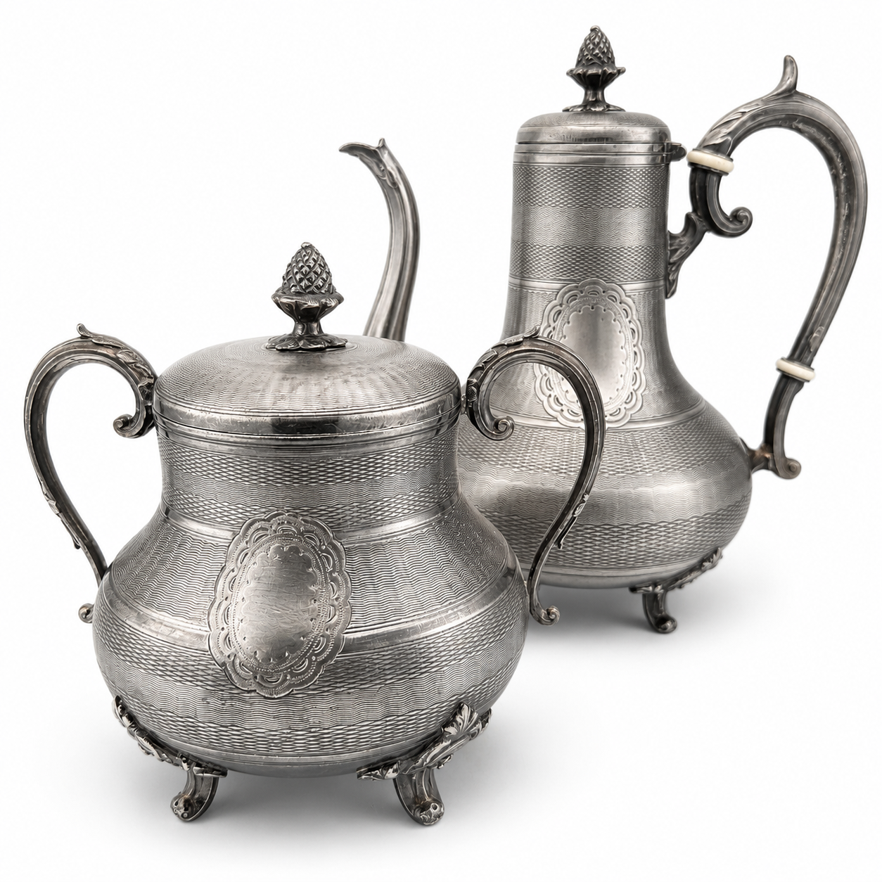 Antikes Prunk Set Teekanne & Zuckerdose I Grands Magasins du Louvre Paris I Versilbert um 1900 I Französischer Historismus Grands Magasins du Louvre, Rue de Marengo, Paris