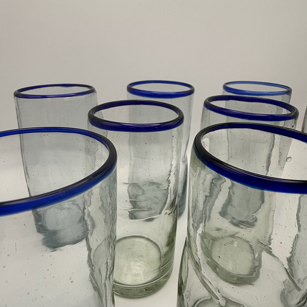 8er Set Vintage Wassergläser I Mundgeblasen Handarbeit I Blasen Glas Biot Stil I Blauer Rand I 1970er I 12,7 cm Showroom Ansbach