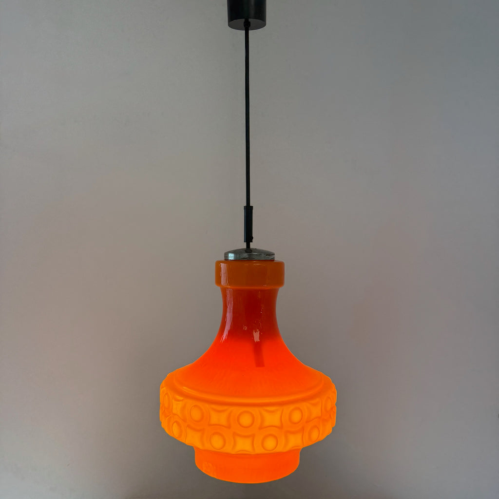 Space Age Pendelleuchte I Orange Tulpenform Überfangglas 1970er I Monumentale Hängeleuchte Pop-Art Vintage Design Showroom Ansbach