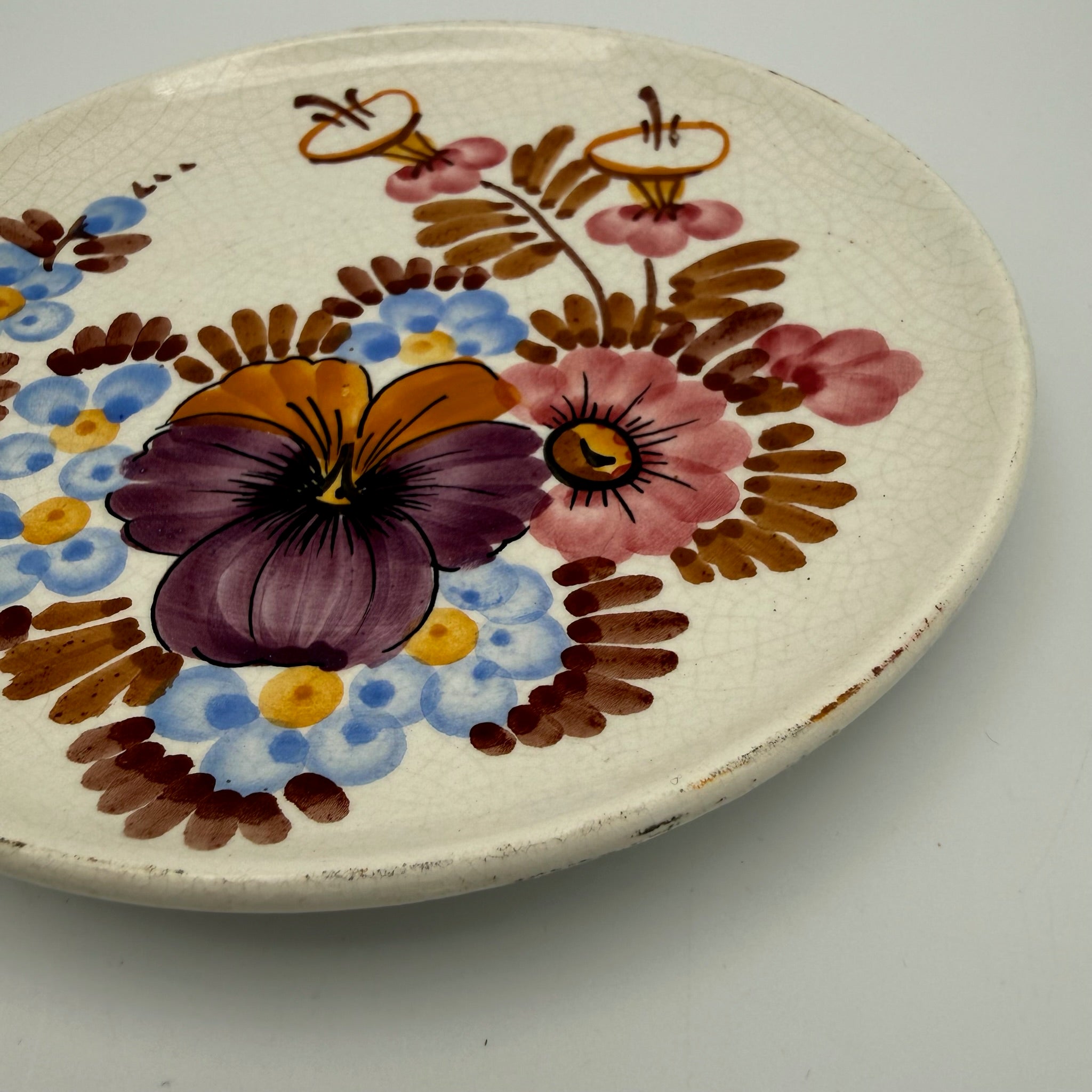 2er Set antike Bauernkeramik Teller I Handbemalt Steti I Stiefmütterchen Böhmen I Krakelee Shabby Chic Showroom Ansbach