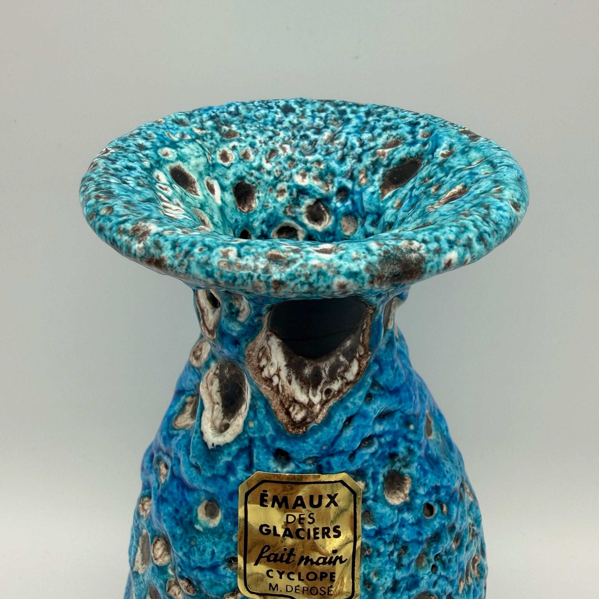 Brutalistische Fat Lava Keramik Vase von Charles Cart I Vallauris Frankreich 1960er I Blau Türkis Volkanique I Mit Original Etikett 18,8 cm Charles Cart