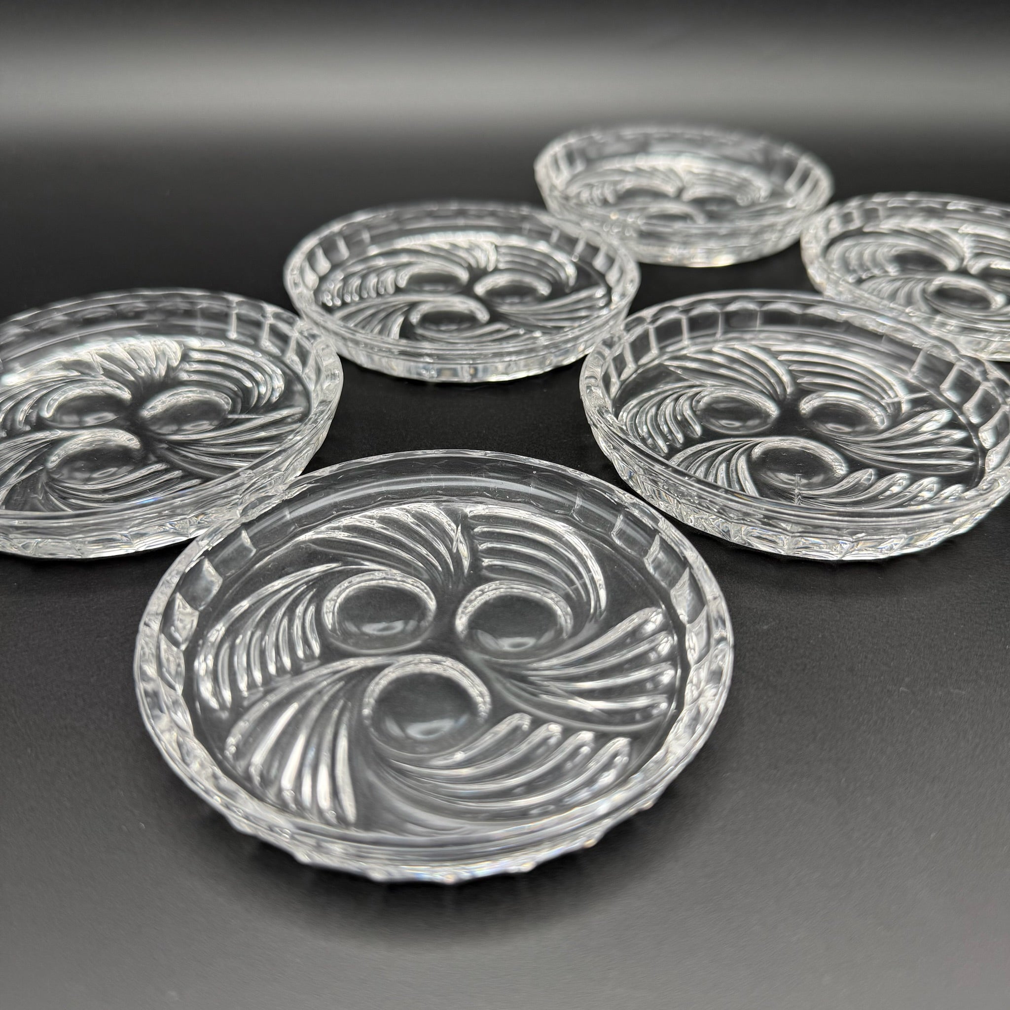 6x Uranglas Untersetzer Tellerchen Art Deco UV Glas fluoreszierend 8,5 cm Set Showroom Ansbach