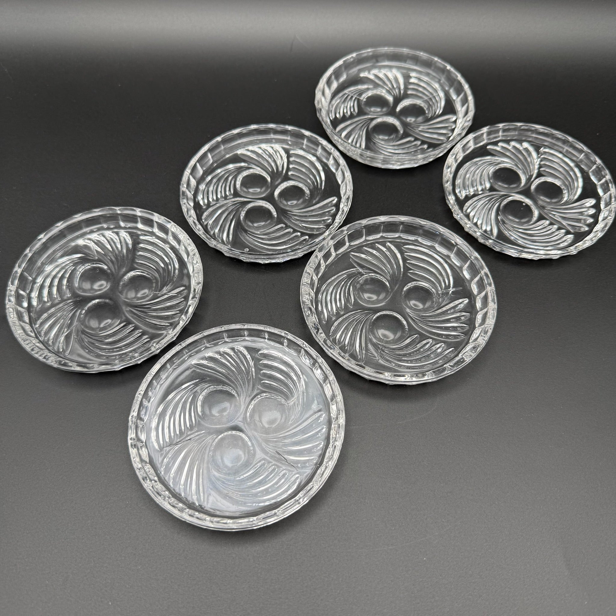 6x Uranglas Untersetzer Tellerchen Art Deco UV Glas fluoreszierend 8,5 cm Set Showroom Ansbach