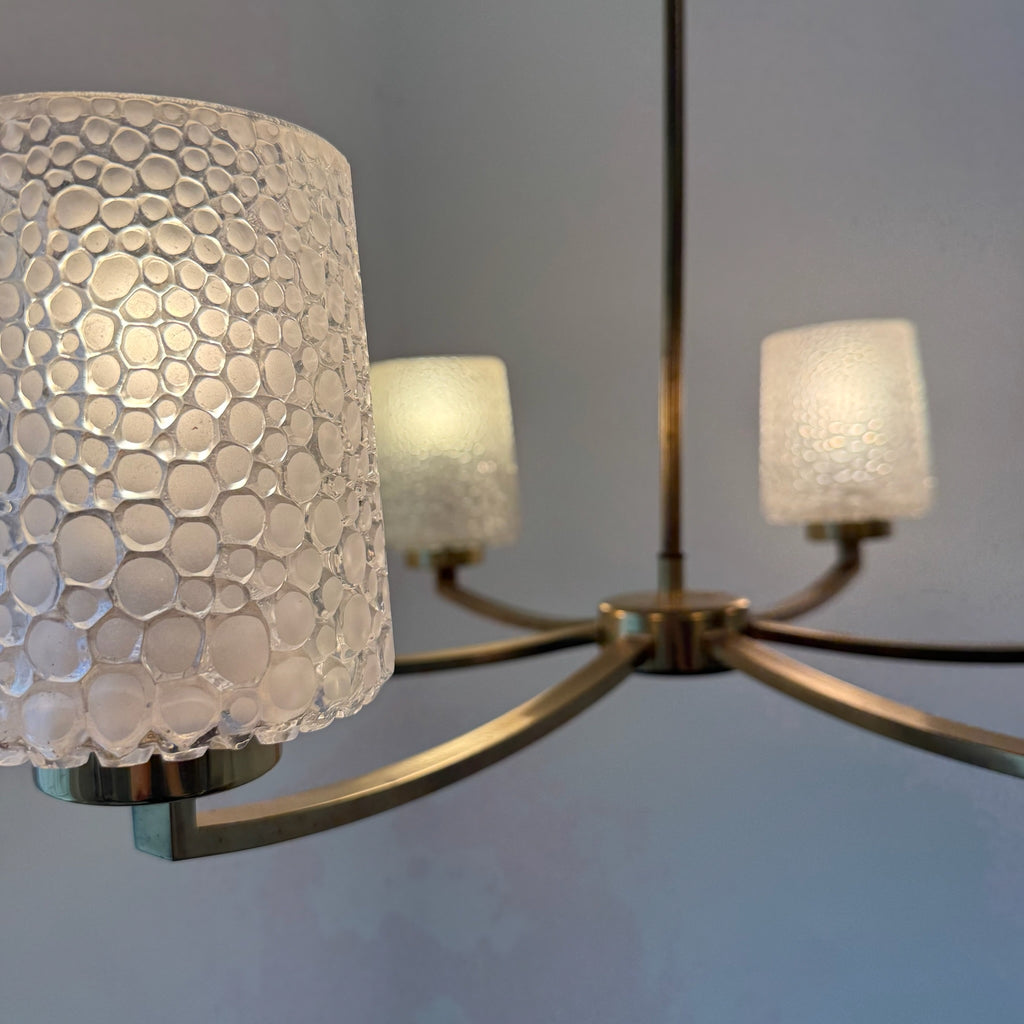 6-flammiger Mid-Century Messing Kronleuchter 1960er I Ikonische Bubble Glas Schirme I Satiniertes Noppenglas Deckenlampe 68 cm Showroom Ansbach