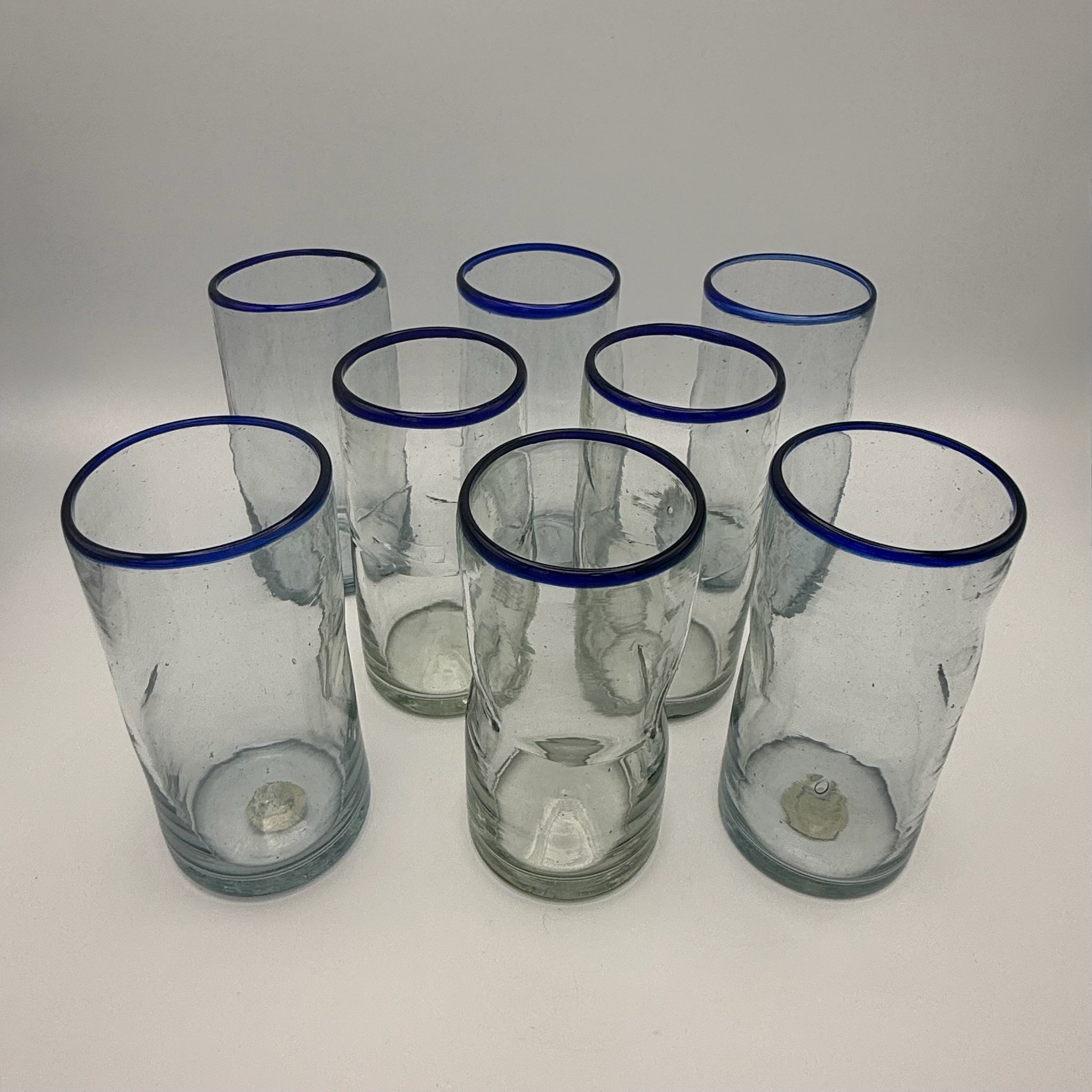 8er Set Vintage Wassergläser I Mundgeblasen Handarbeit I Blasen Glas Biot Stil I Blauer Rand I 1970er I 12,7 cm Showroom Ansbach