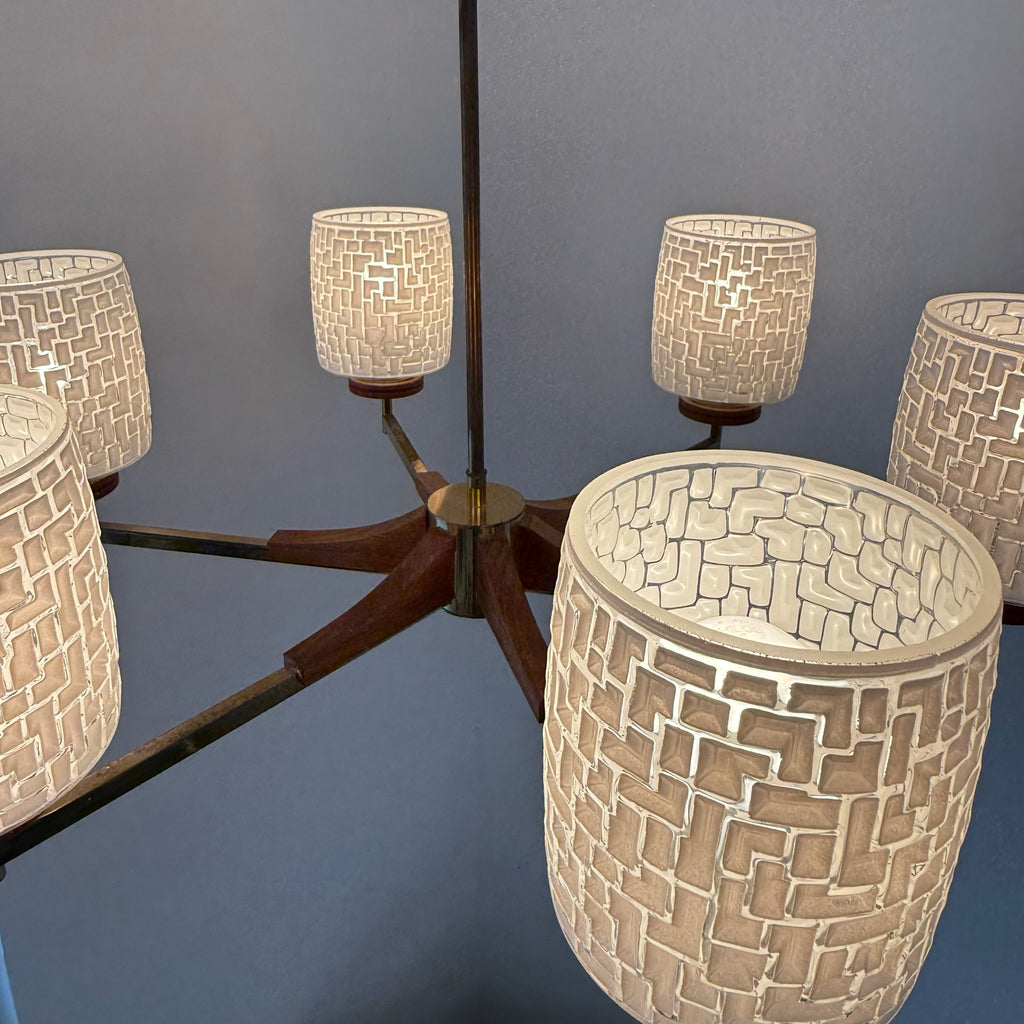 6-flammige Mid-Century Kronleuchter Teakholz & Messing I Skandinavischer Stil 1960er I Mosaik Glas-Schirme I Vintage 70 cm Showroom Ansbach