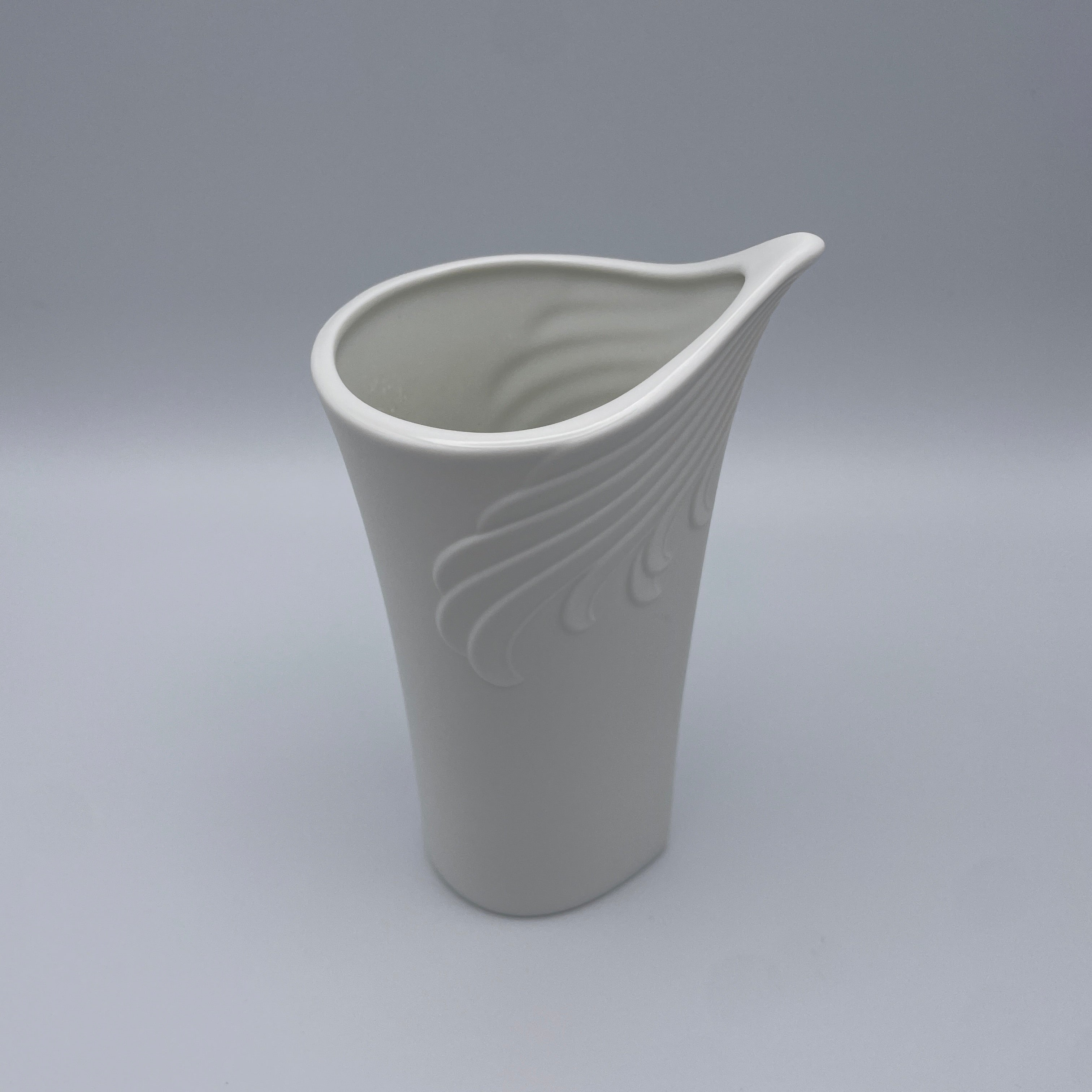 AK Kaiser Porzellan Vase 712 Weiss Relief Flügel Vintage 1970 Op Art AK Kaiser