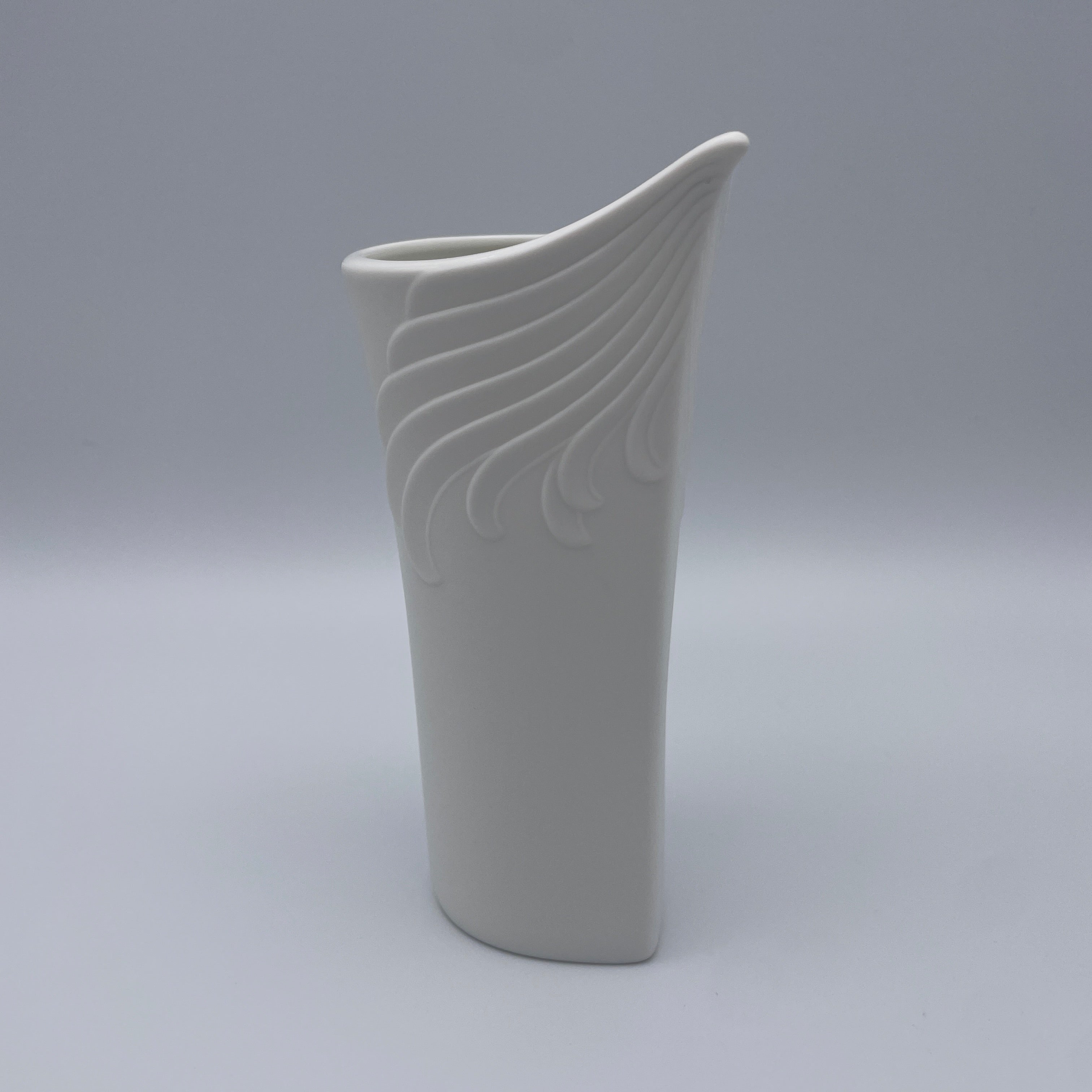 AK Kaiser Porzellan Vase 712 Weiss Relief Flügel Vintage 1970 Op Art AK Kaiser