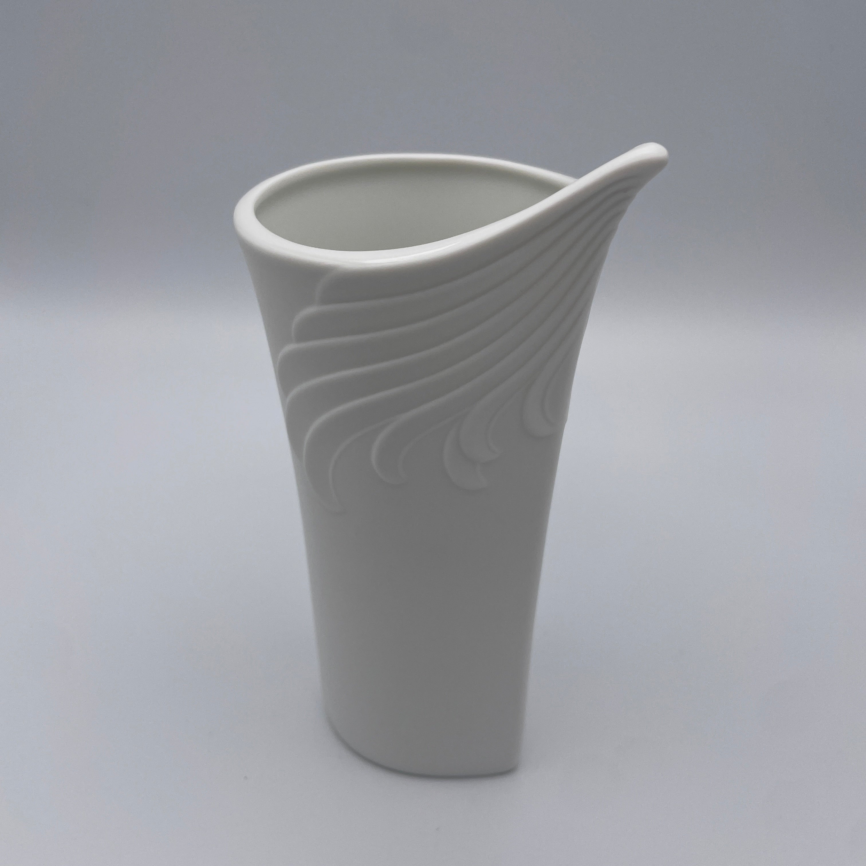 AK Kaiser Porzellan Vase 712 Weiss Relief Flügel Vintage 1970 Op Art AK Kaiser