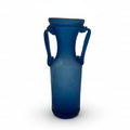 Blaue Studioglas-Henkelvase signiert und datiert 1979 Showroom Ansbach