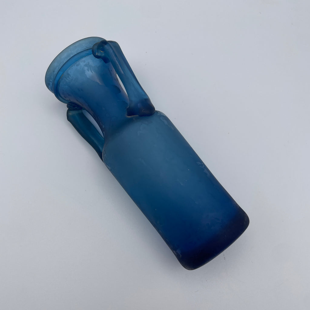 Blaue Studioglas-Henkelvase signiert und datiert 1979 Showroom Ansbach