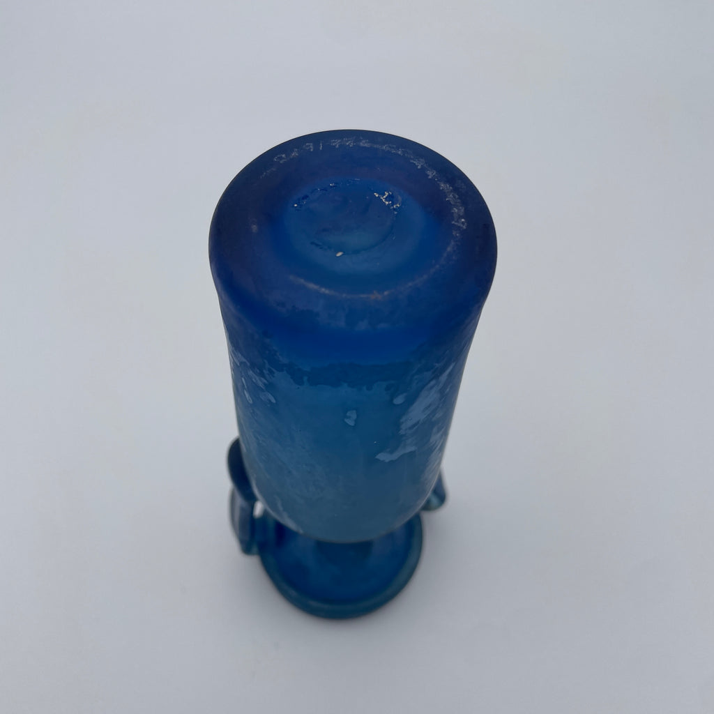 Blaue Studioglas-Henkelvase signiert und datiert 1979 Showroom Ansbach