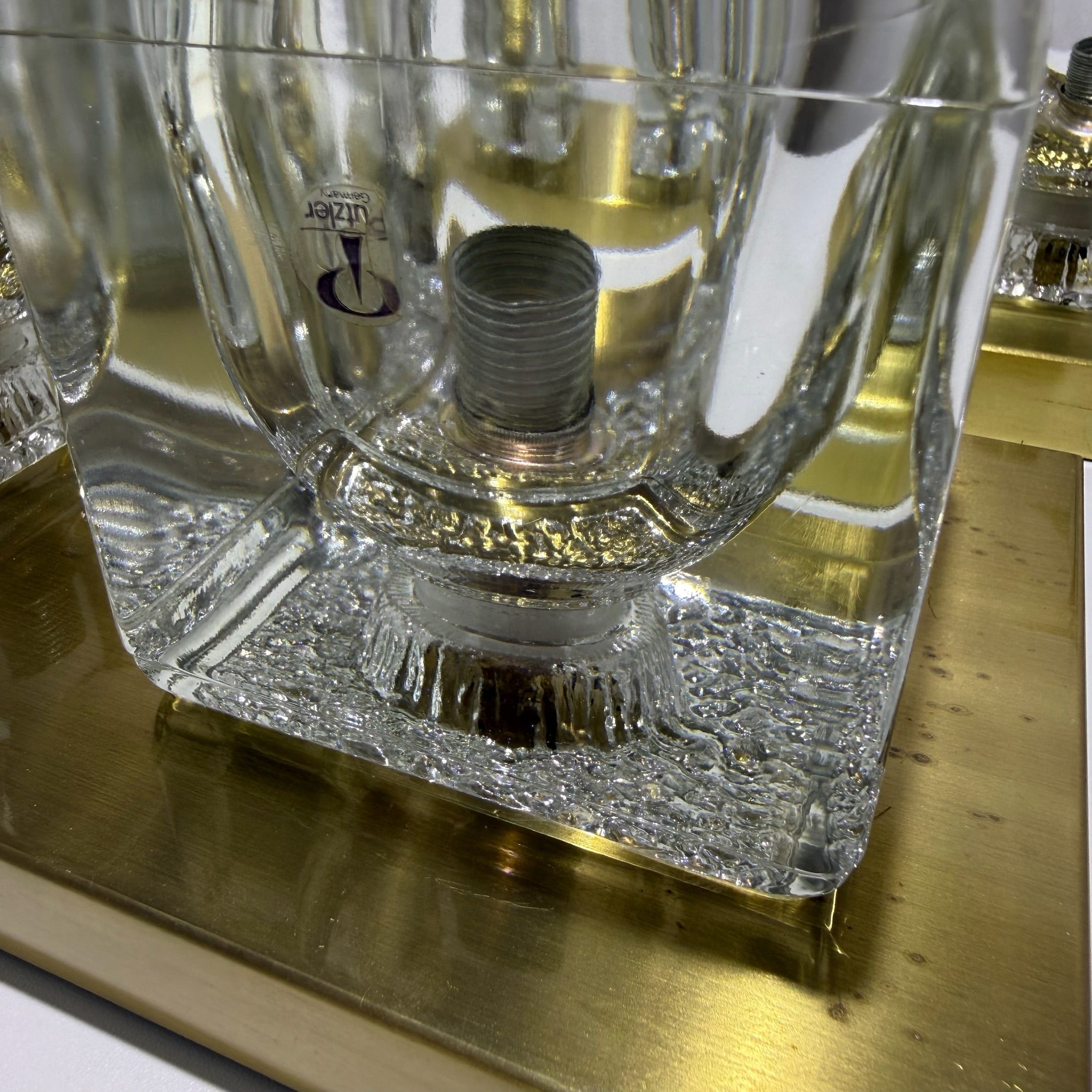 2x Peill & Putzler Wandlampe Eisglas Messing 70er Jahre Design Leuchte Kristallglas Paar Showroom Ansbach