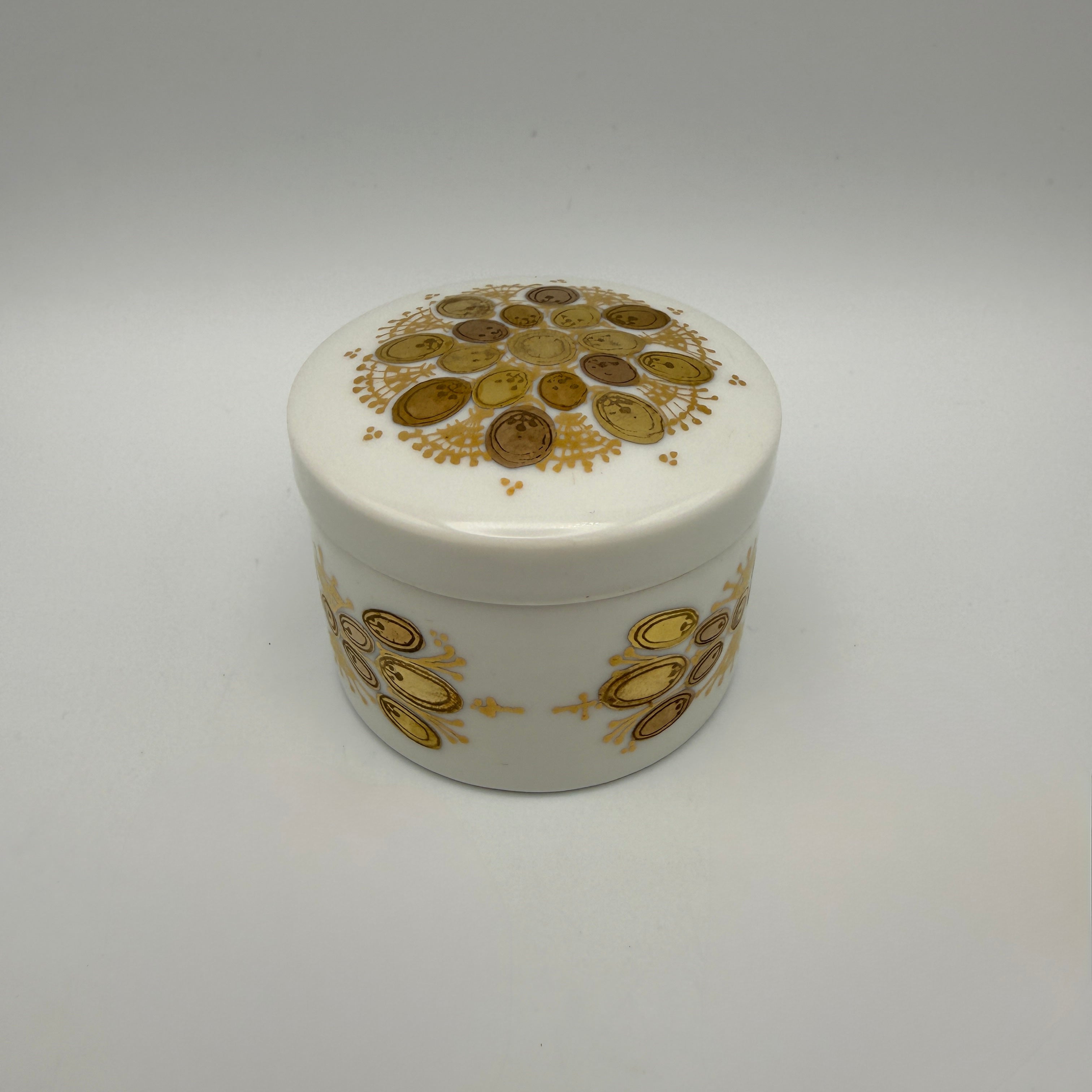 Rosenthal studio-line Bjørn Wiinblad Quatre Couleurs Deckeldose Porzellan 6 cm Showroom Ansbach