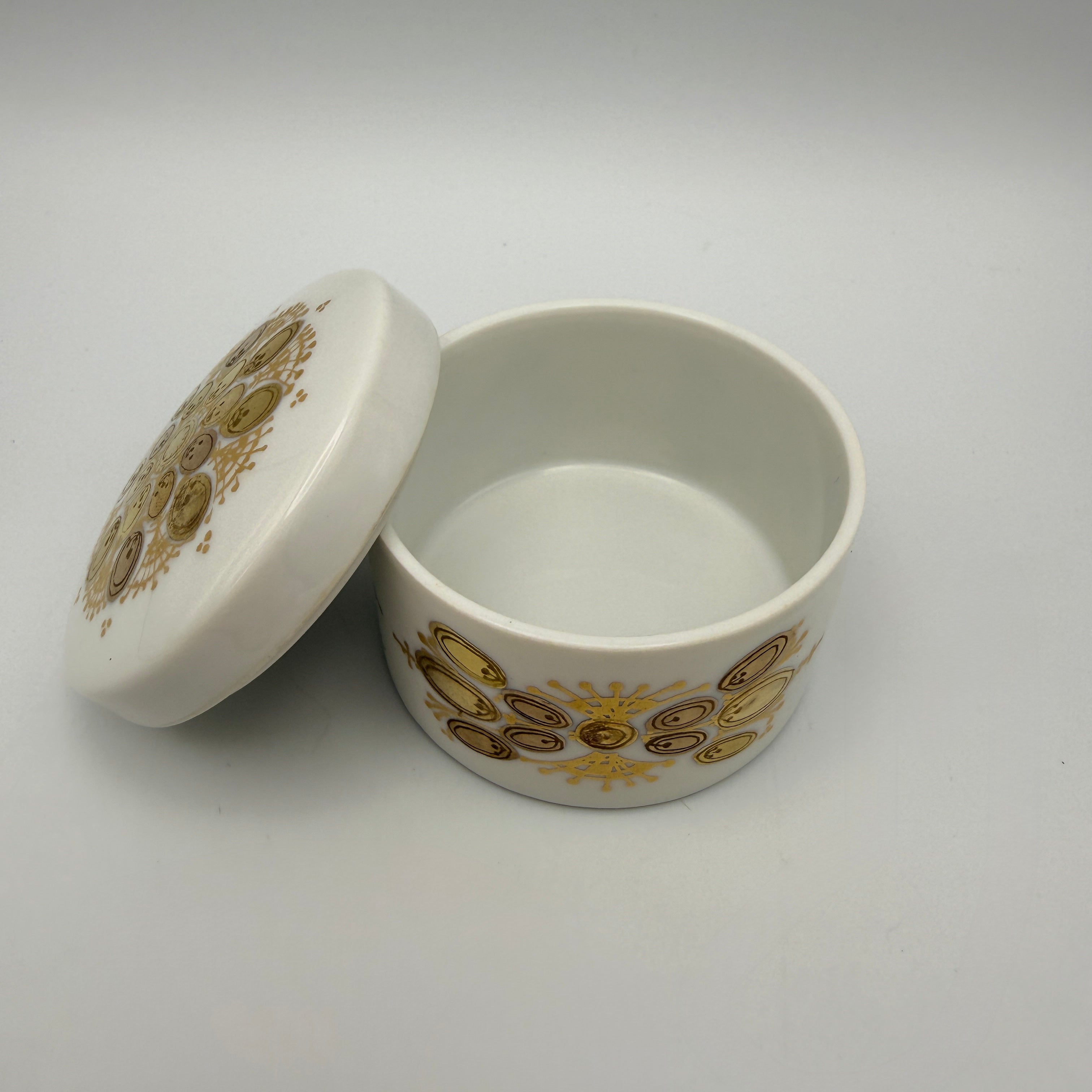 Rosenthal studio-line Bjørn Wiinblad Quatre Couleurs Deckeldose Porzellan 6 cm Showroom Ansbach
