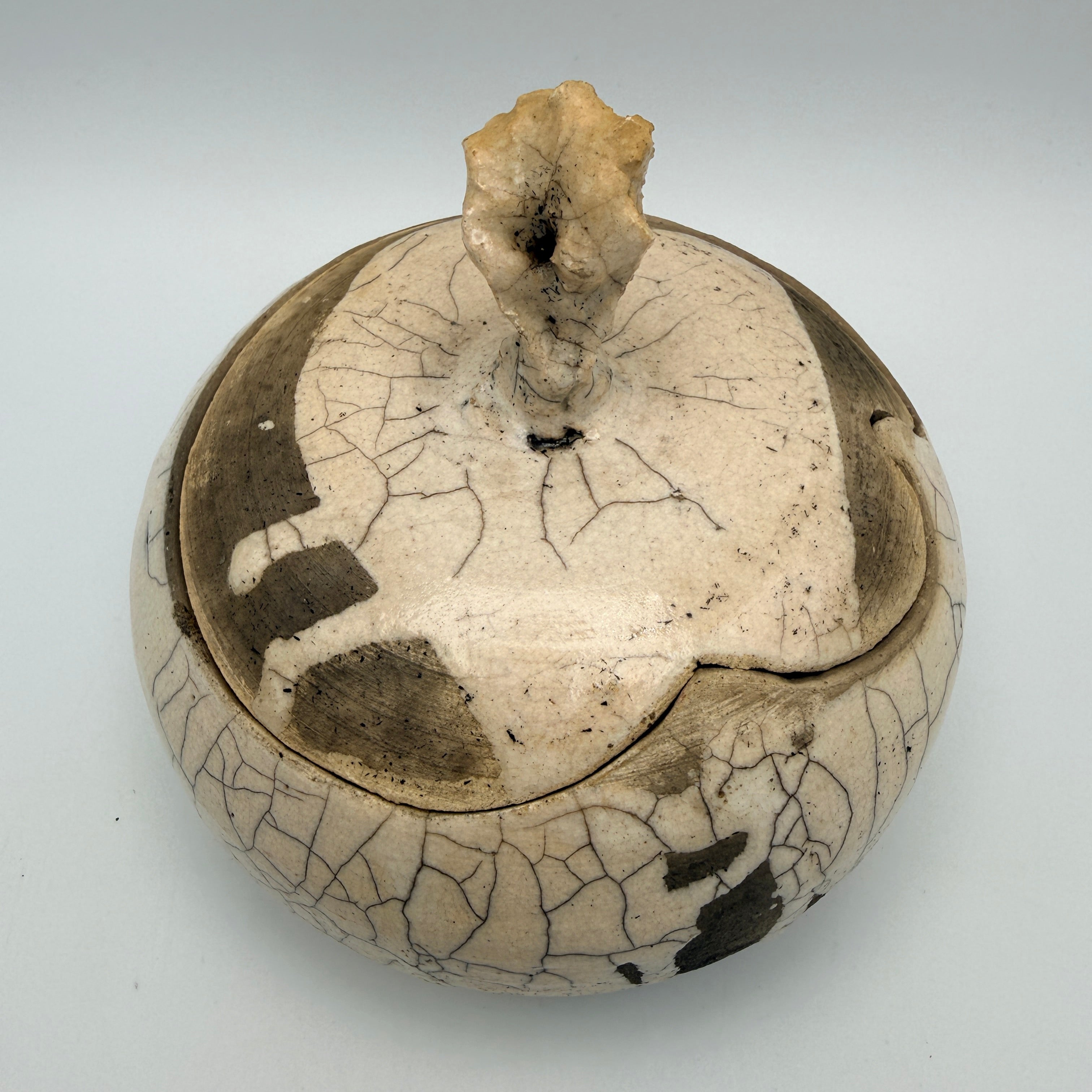 Studiokeramik Schale mit Deckel Ursula Fattorini-Daglio Thun I Raku Keramik Ursula Frattorini-Daglio