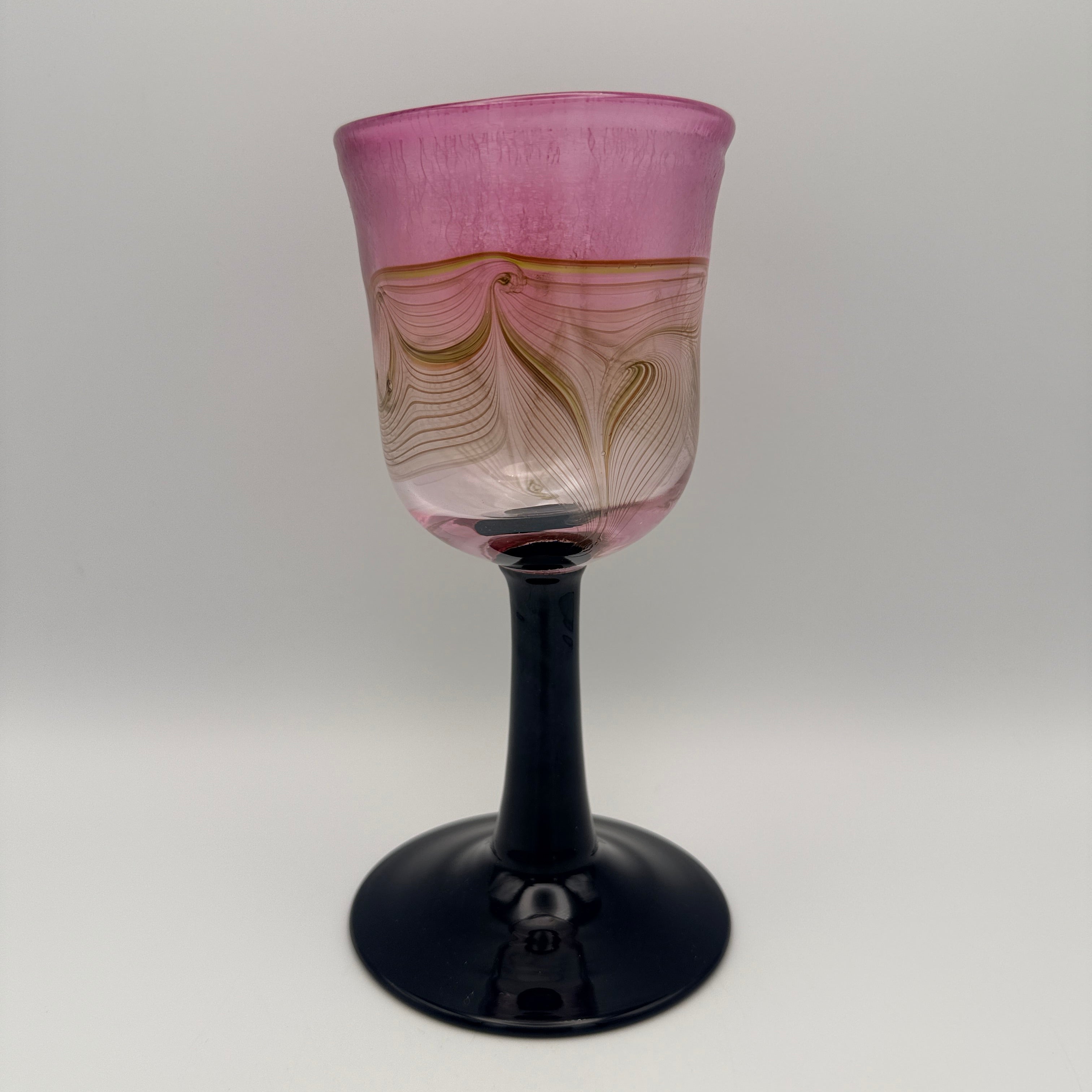 Eisch Studioglas Kelchglas signiert 1981 I Prunkglas Amethyst Federdekor Glashütte Eisch