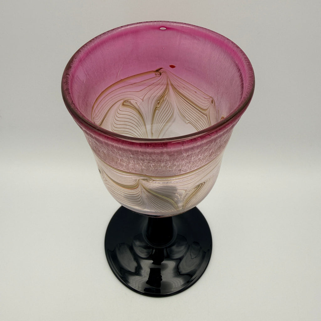Eisch Studioglas Kelchglas signiert 1981 I Prunkglas Amethyst Federdekor Glashütte Eisch