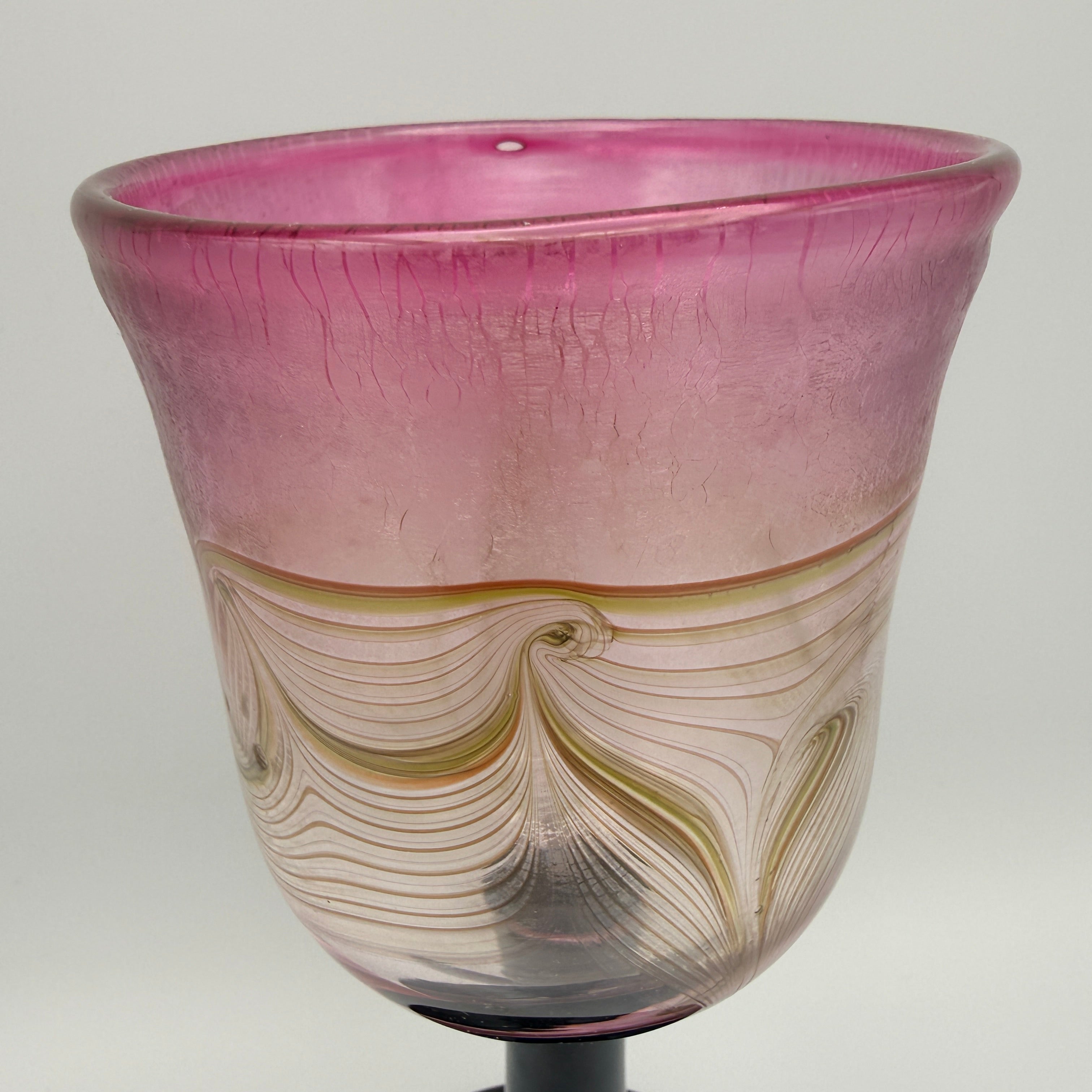 Eisch Studioglas Kelchglas signiert 1981 I Prunkglas Amethyst Federdekor Glashütte Eisch