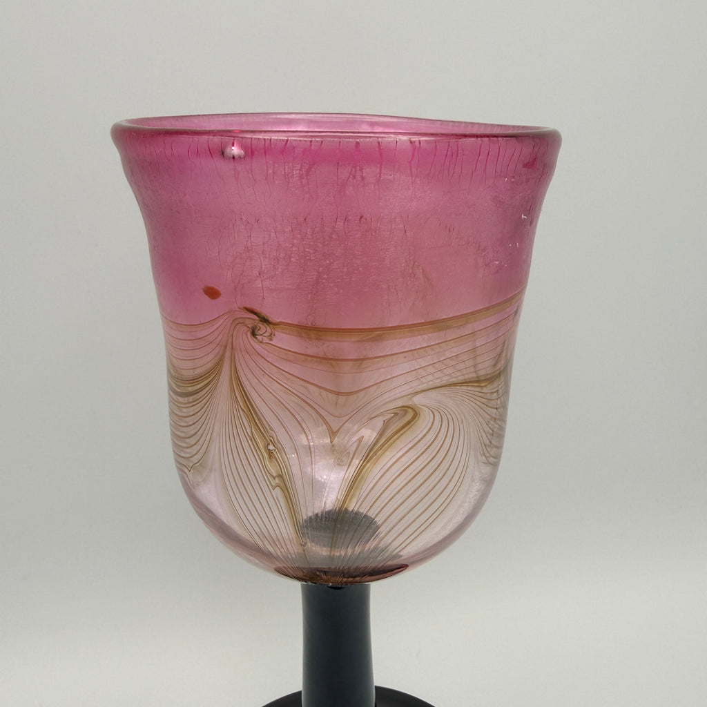 Eisch Studioglas Kelchglas signiert 1981 I Prunkglas Amethyst Federdekor Glashütte Eisch