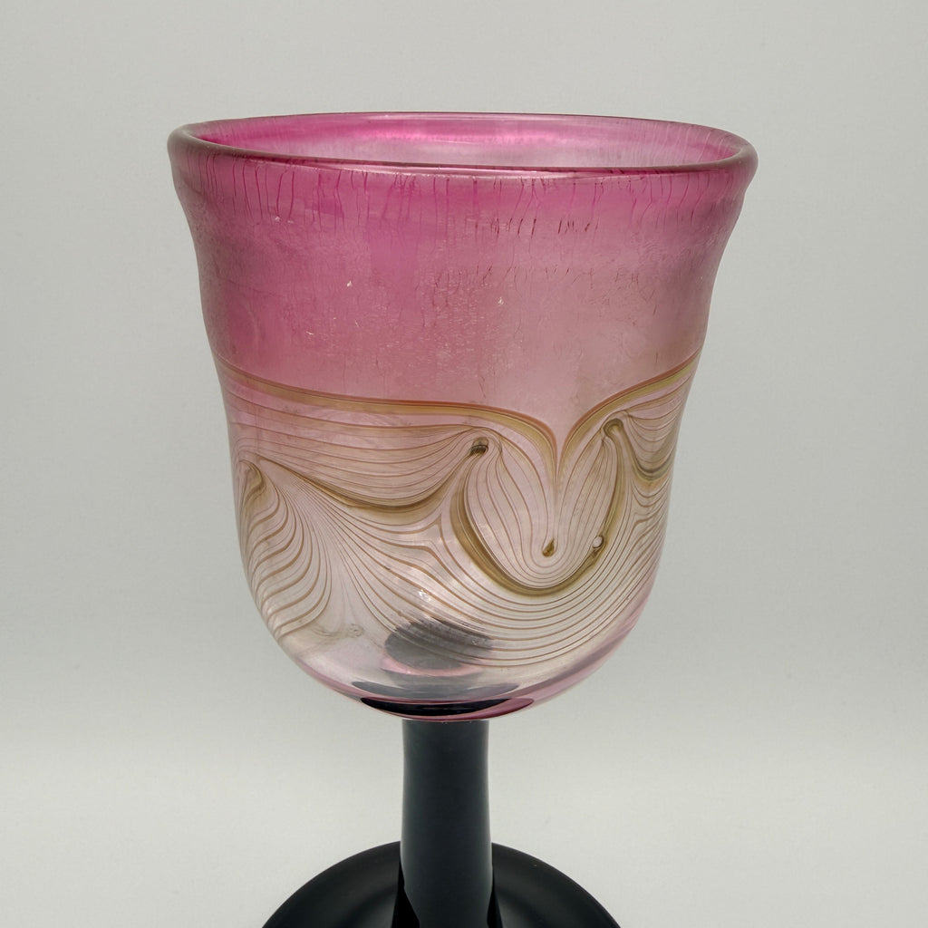 Eisch Studioglas Kelchglas signiert 1981 I Prunkglas Amethyst Federdekor Glashütte Eisch