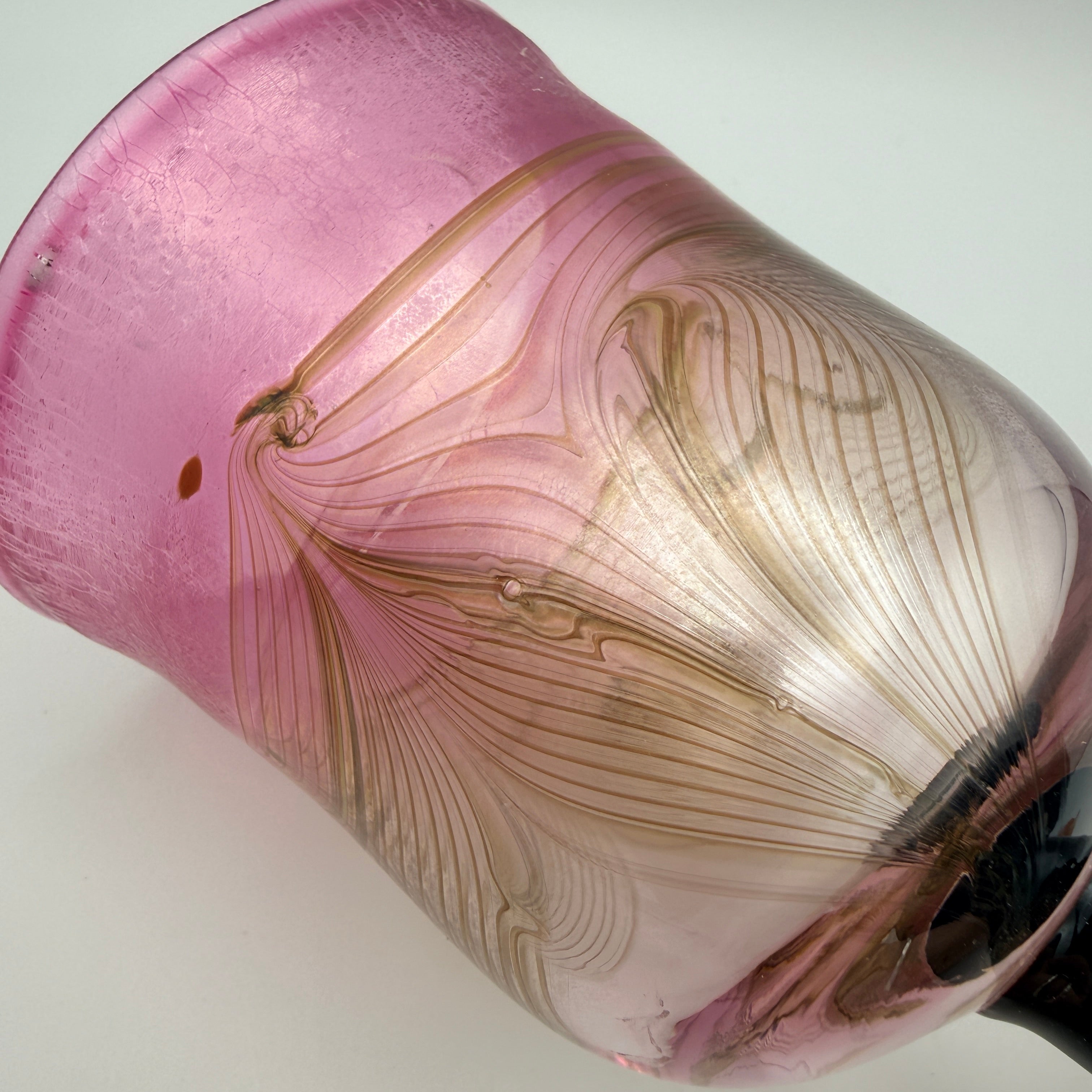 Eisch Studioglas Kelchglas signiert 1981 I Prunkglas Amethyst Federdekor Glashütte Eisch