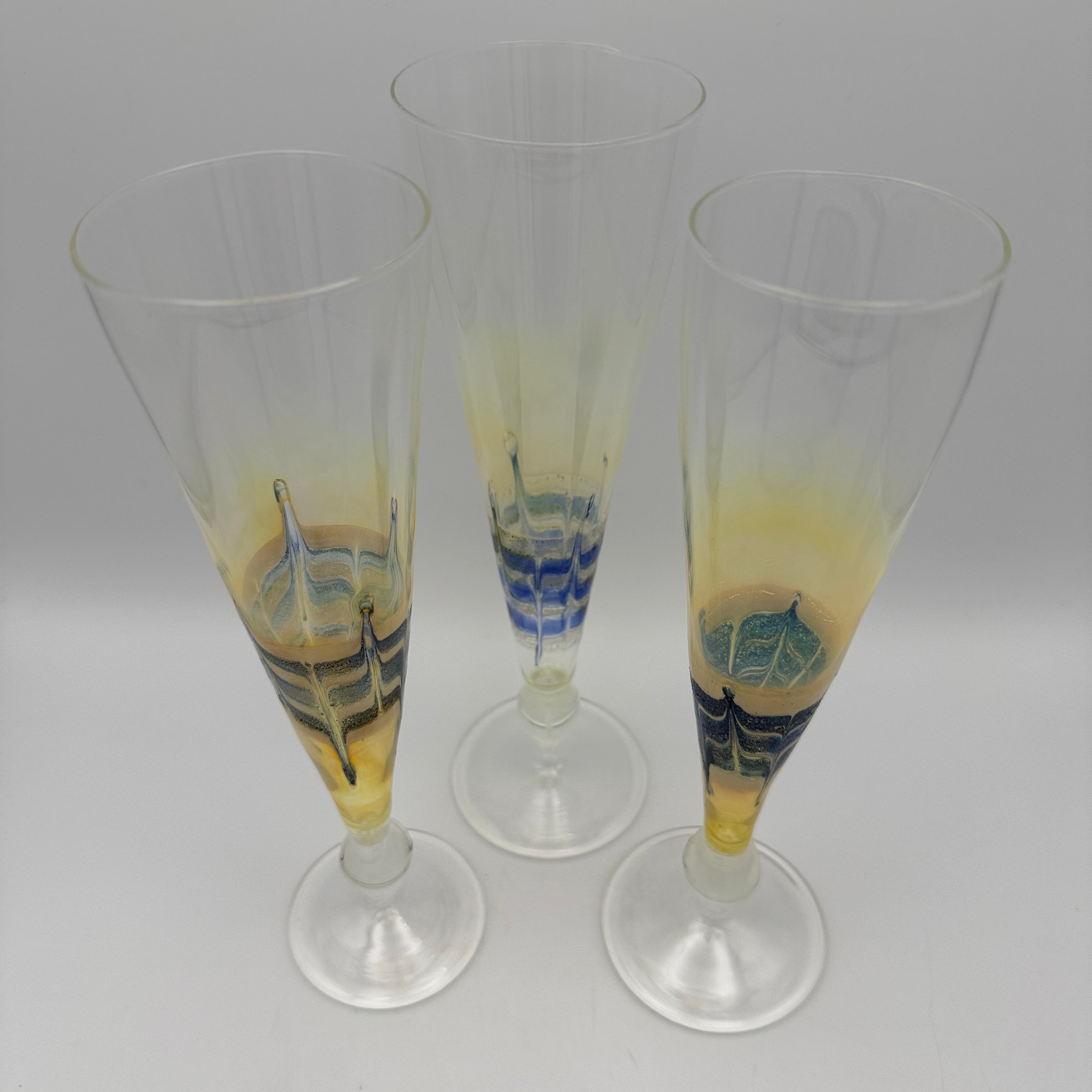 3er Set Handarbeit Sektflöten signiert 1988-1990 I Kunstglas Kelchgläser 268g Showroom Ansbach